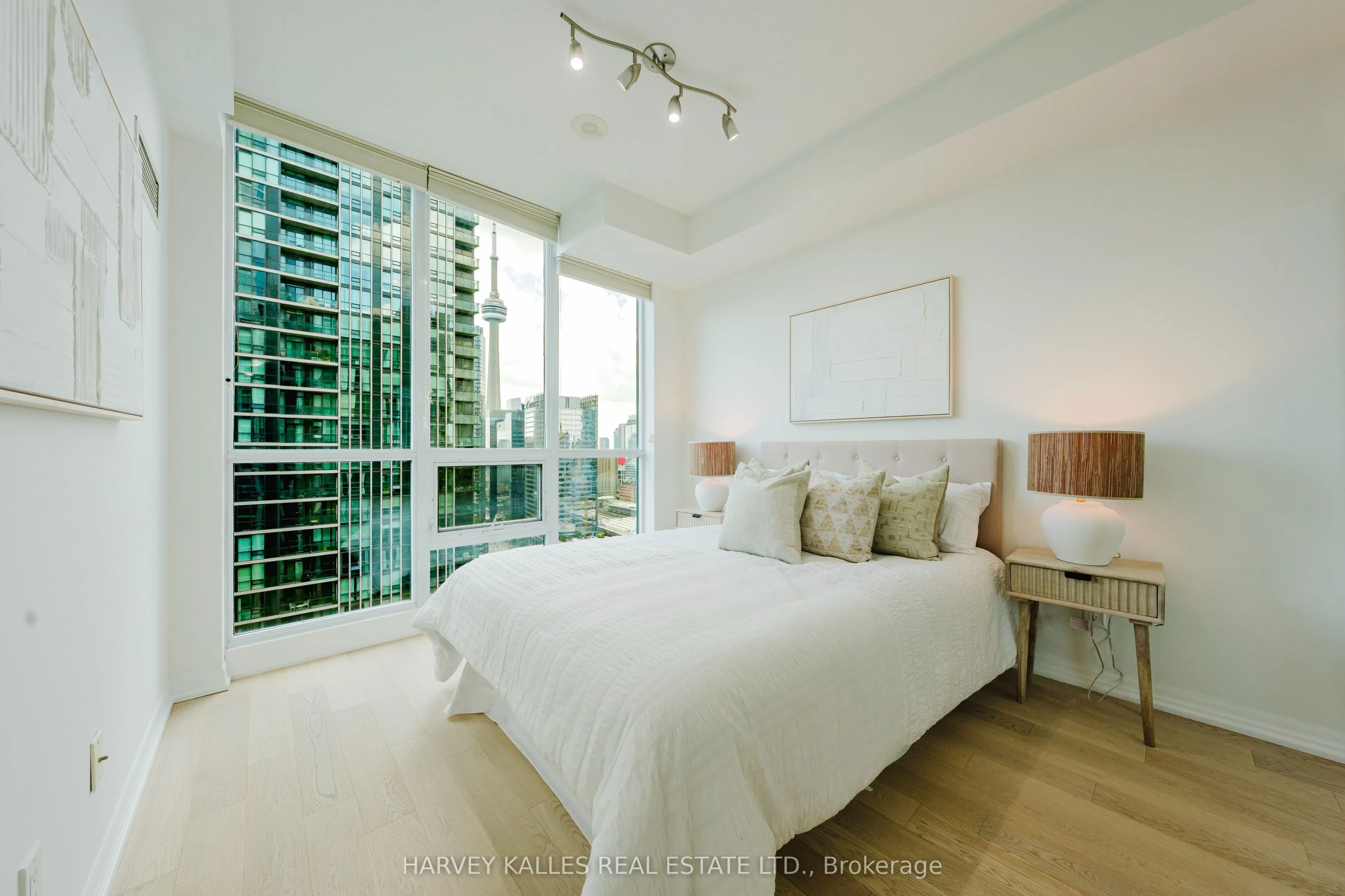 16 Yonge Street #3211