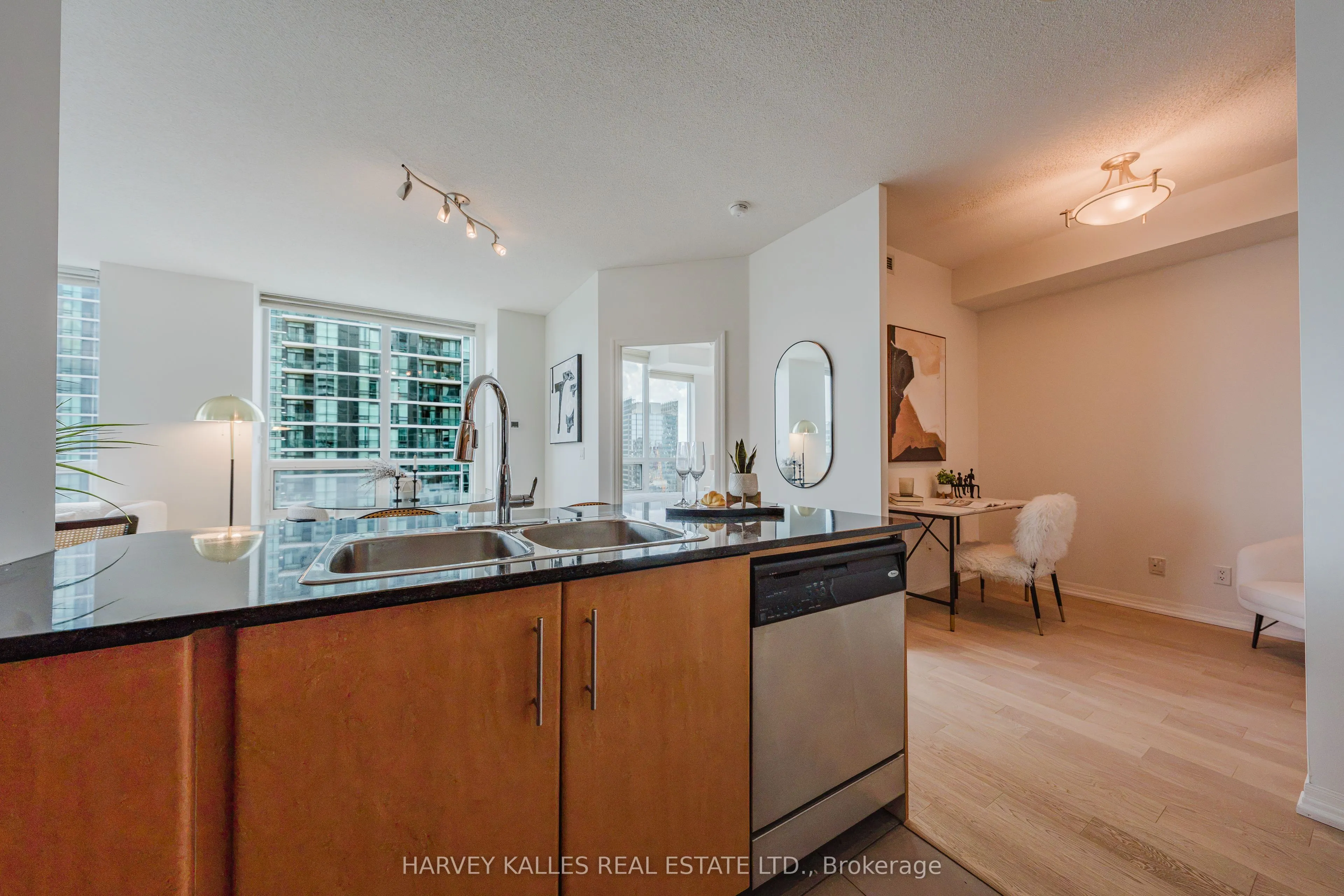 16 Yonge Street #3211