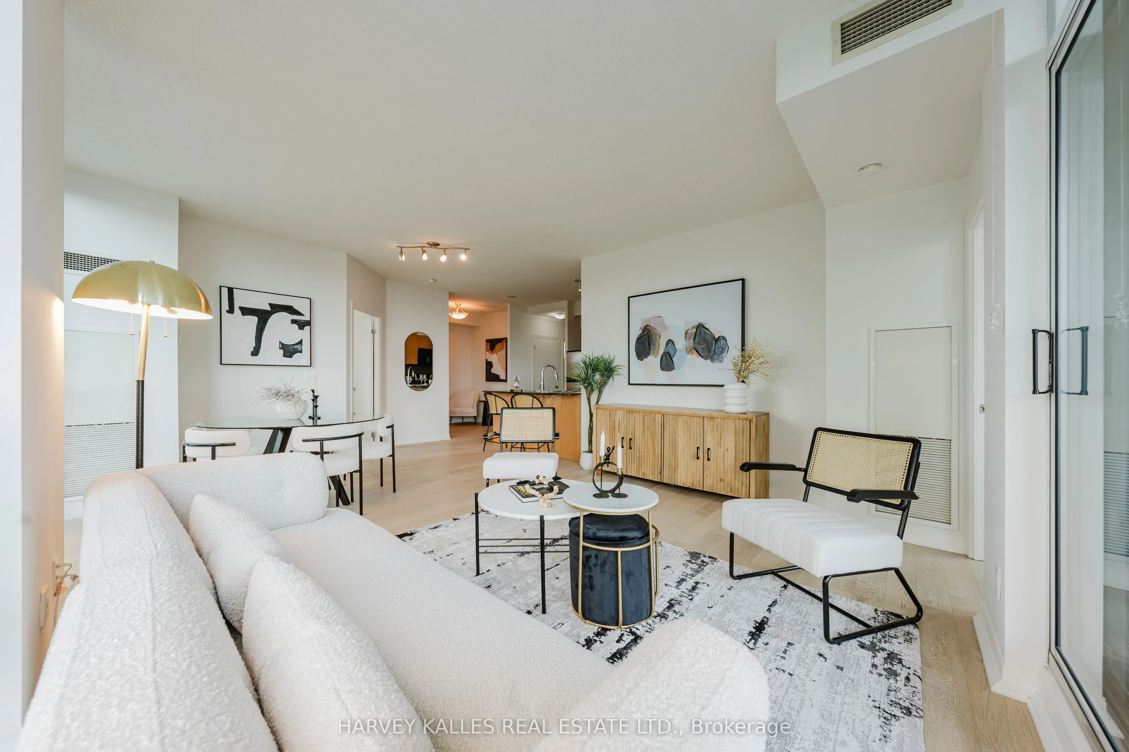 16 Yonge Street #3211
