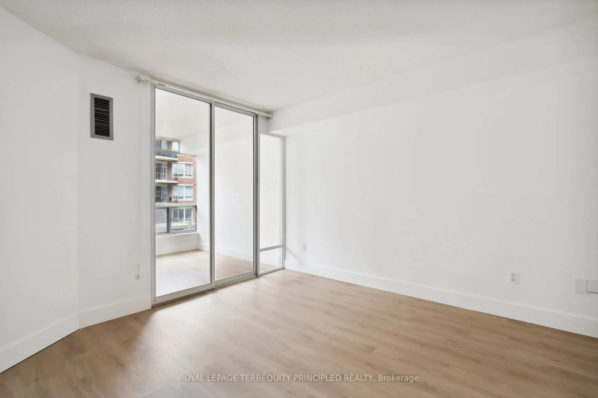 942 Yonge Street #418