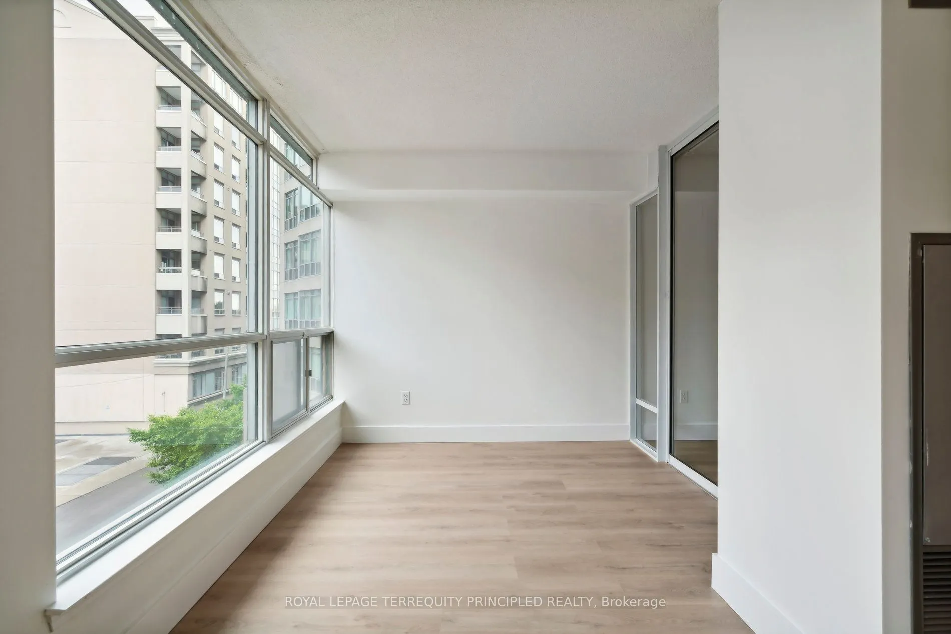 942 Yonge Street #418
