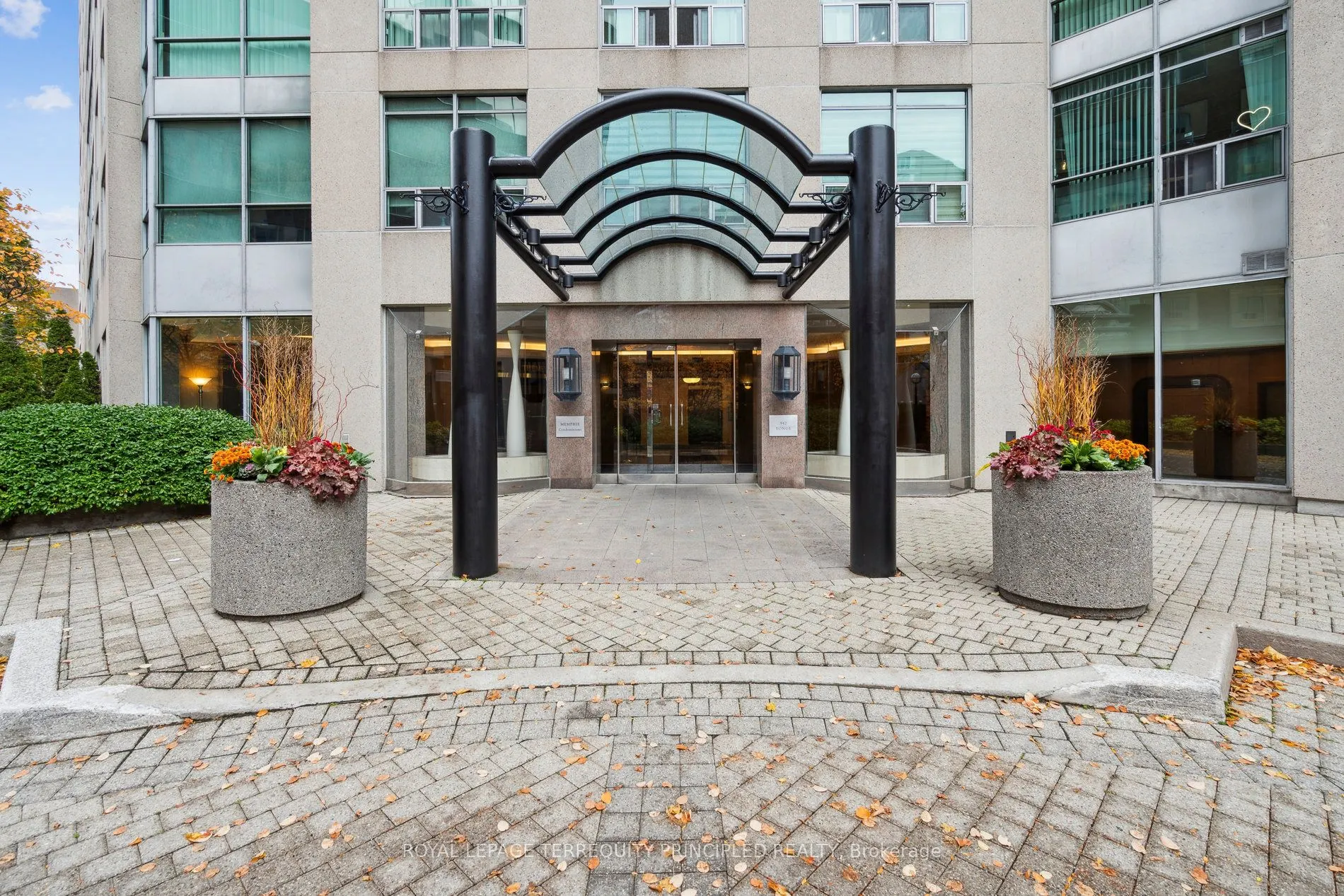 942 Yonge Street #418