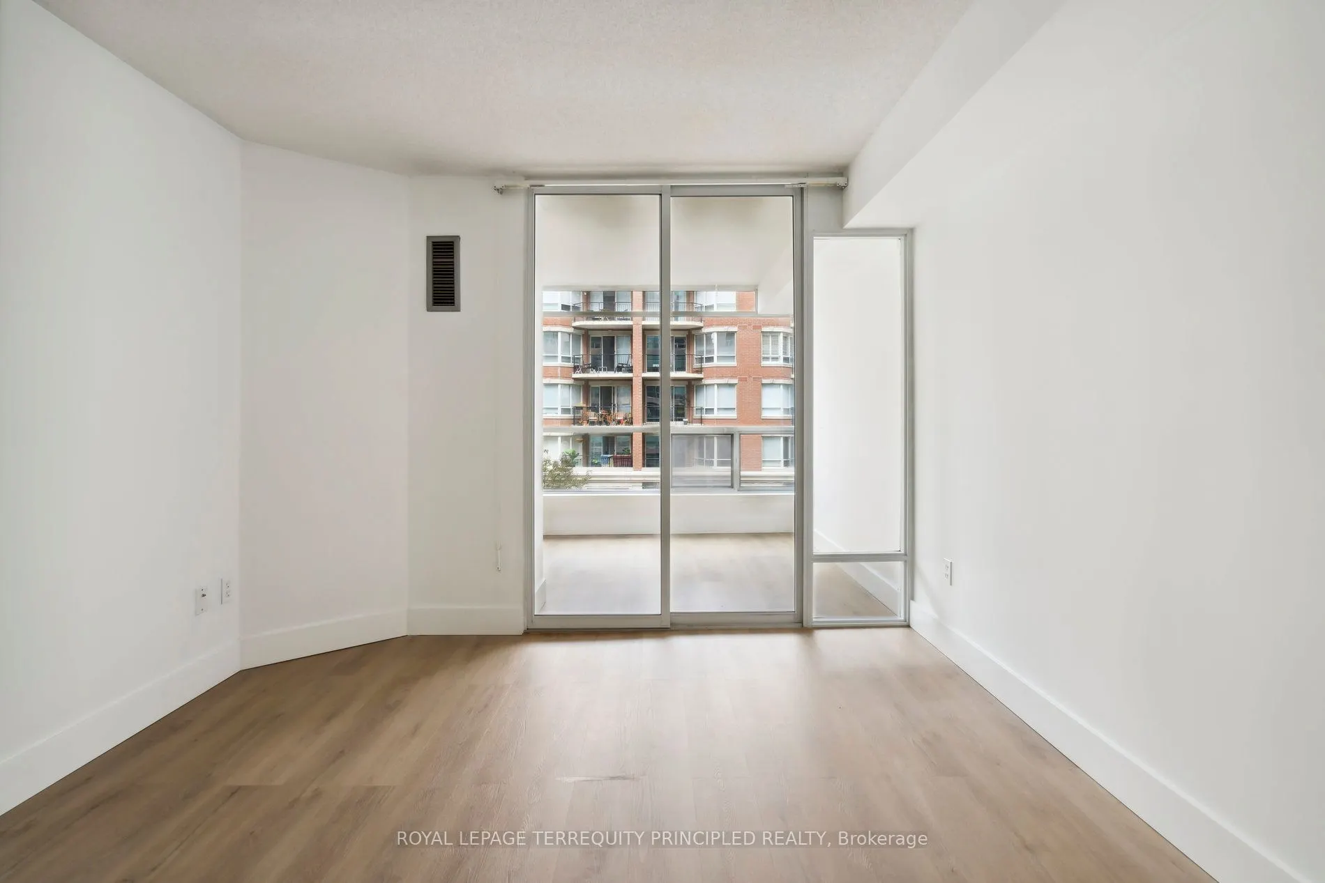 942 Yonge Street #418