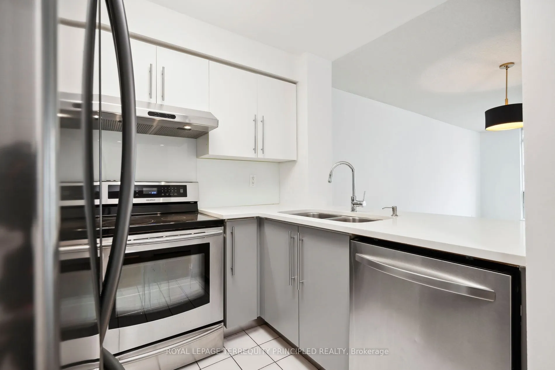 942 Yonge Street #418