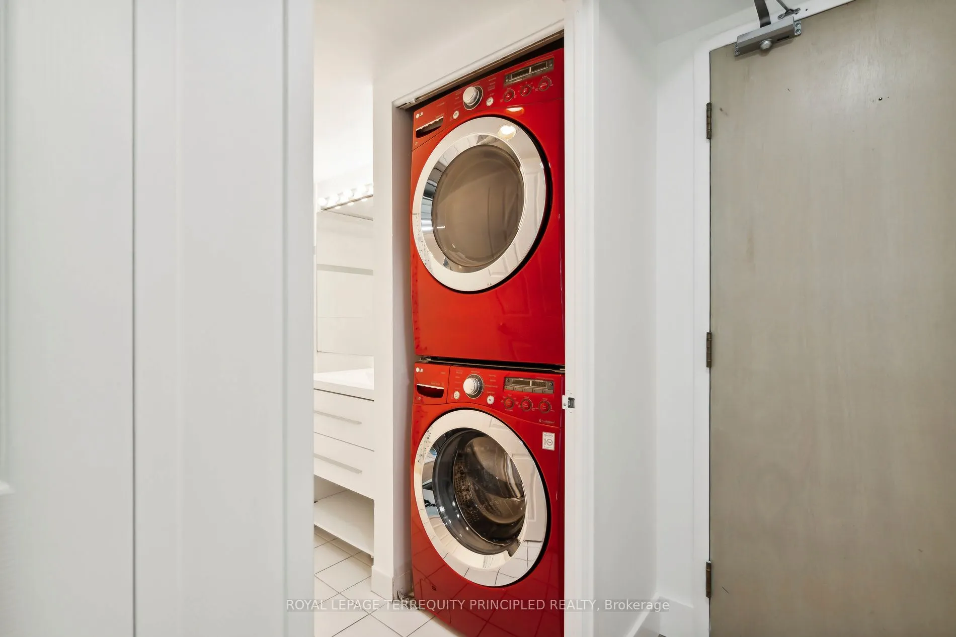942 Yonge Street #418