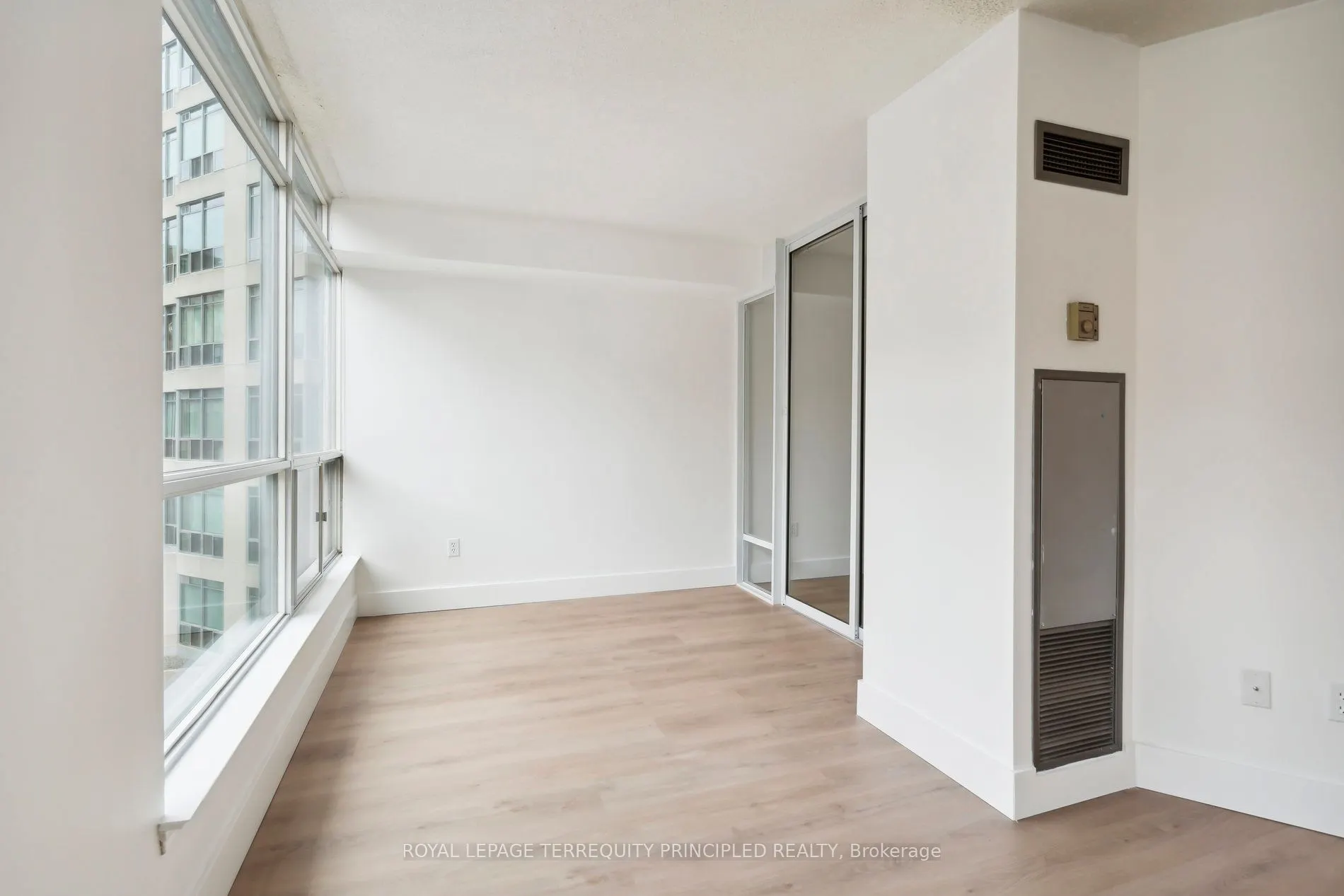 942 Yonge Street #418