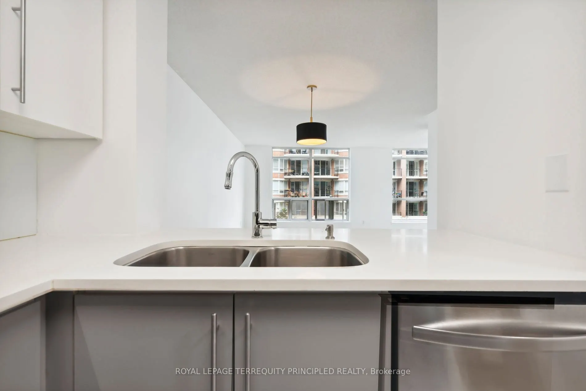 942 Yonge Street #418
