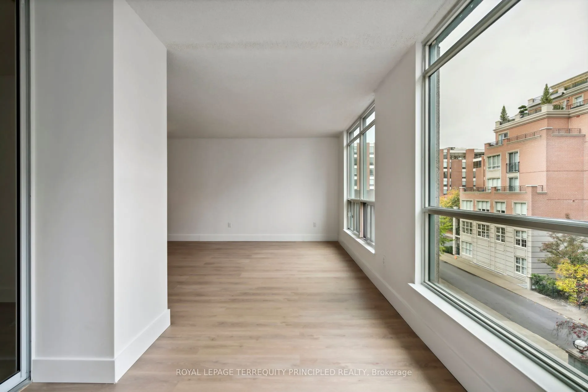 942 Yonge Street #418