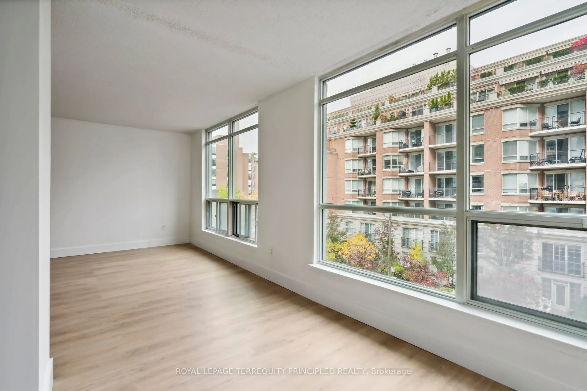 942 Yonge Street #418
