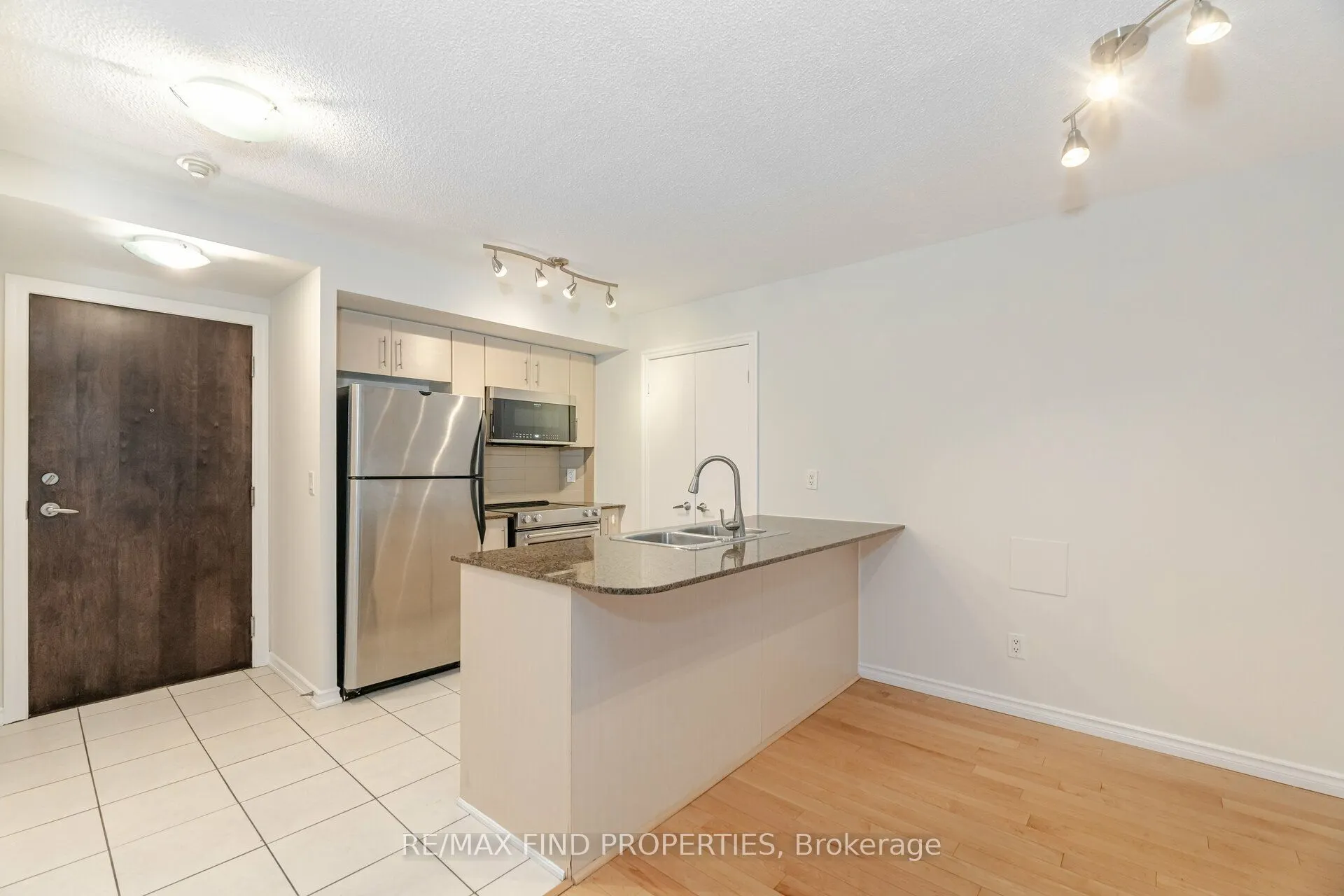 12 Yonge Street #1505
