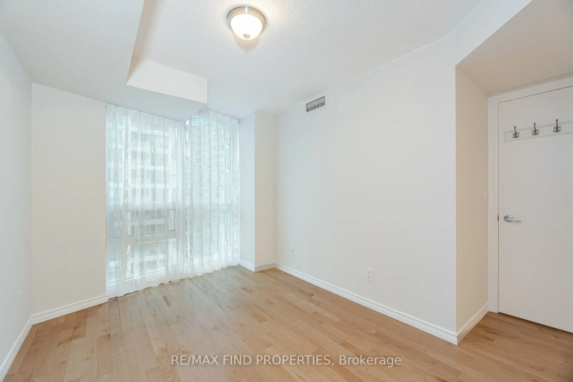 12 Yonge Street #1505