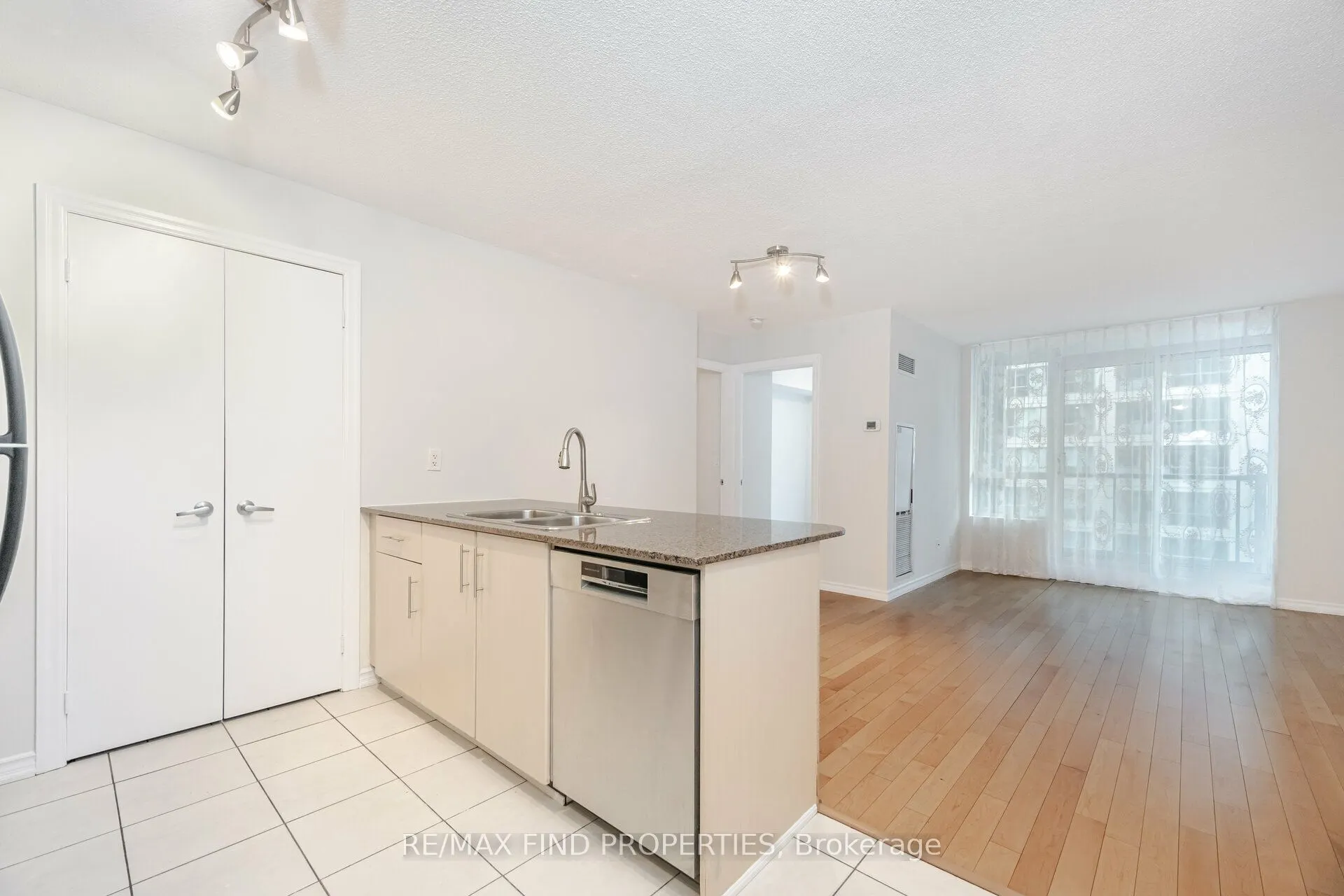 12 Yonge Street #1505