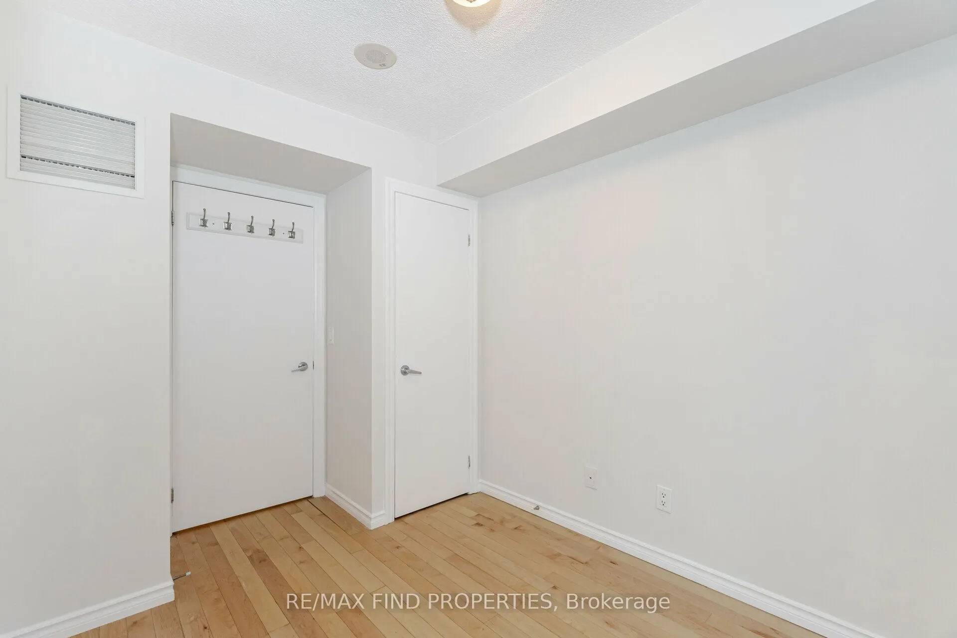 12 Yonge Street #1505