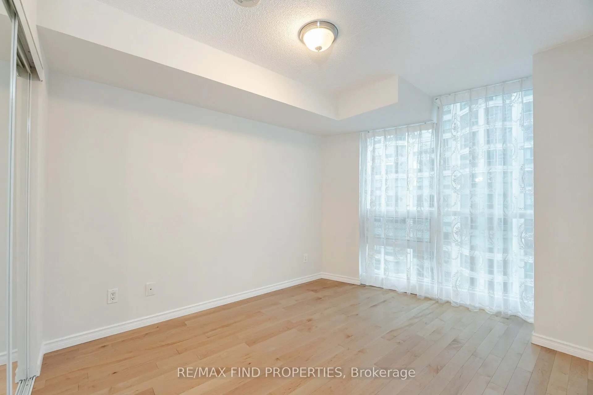 12 Yonge Street #1505