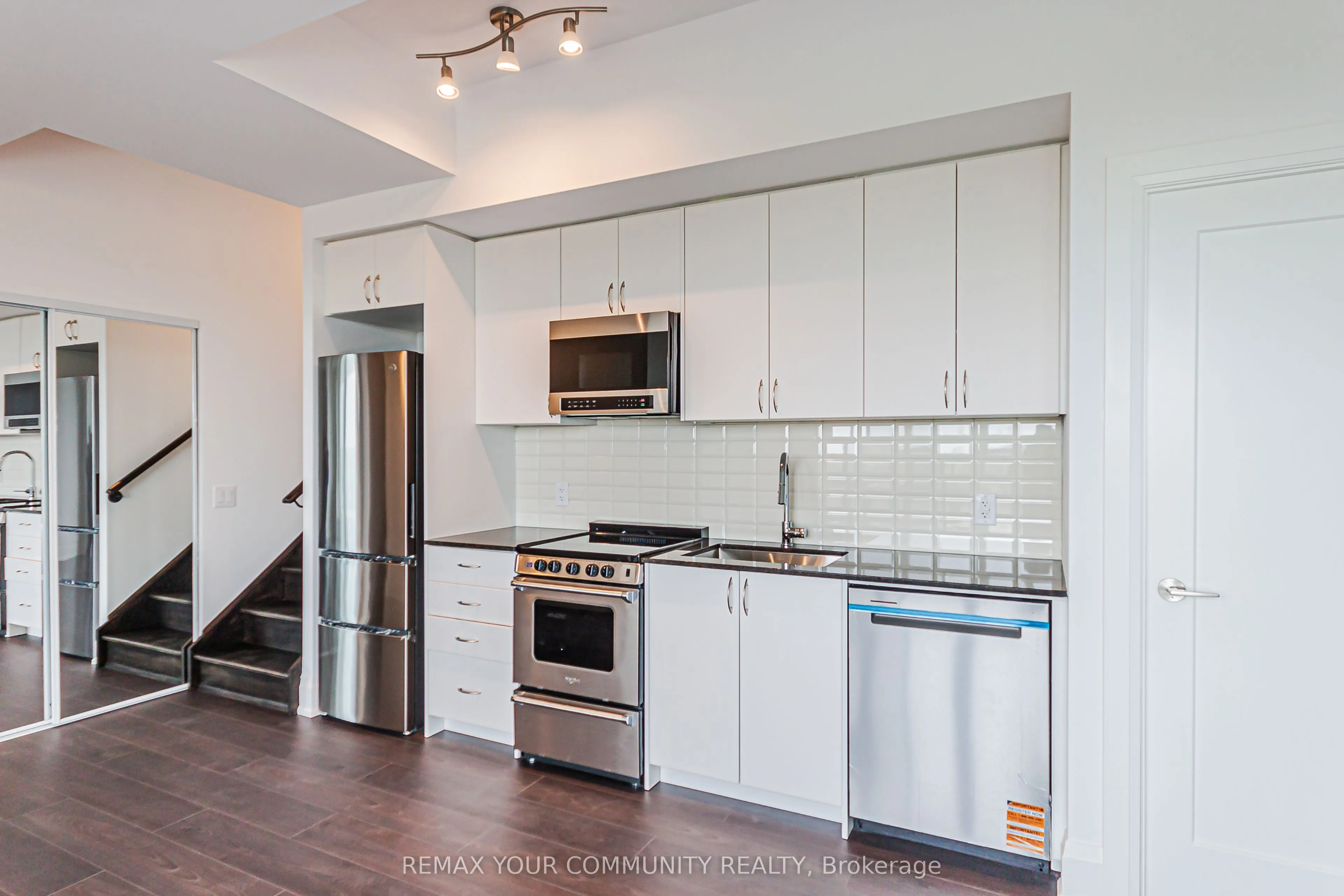 700 Sheppard Avenue W #905