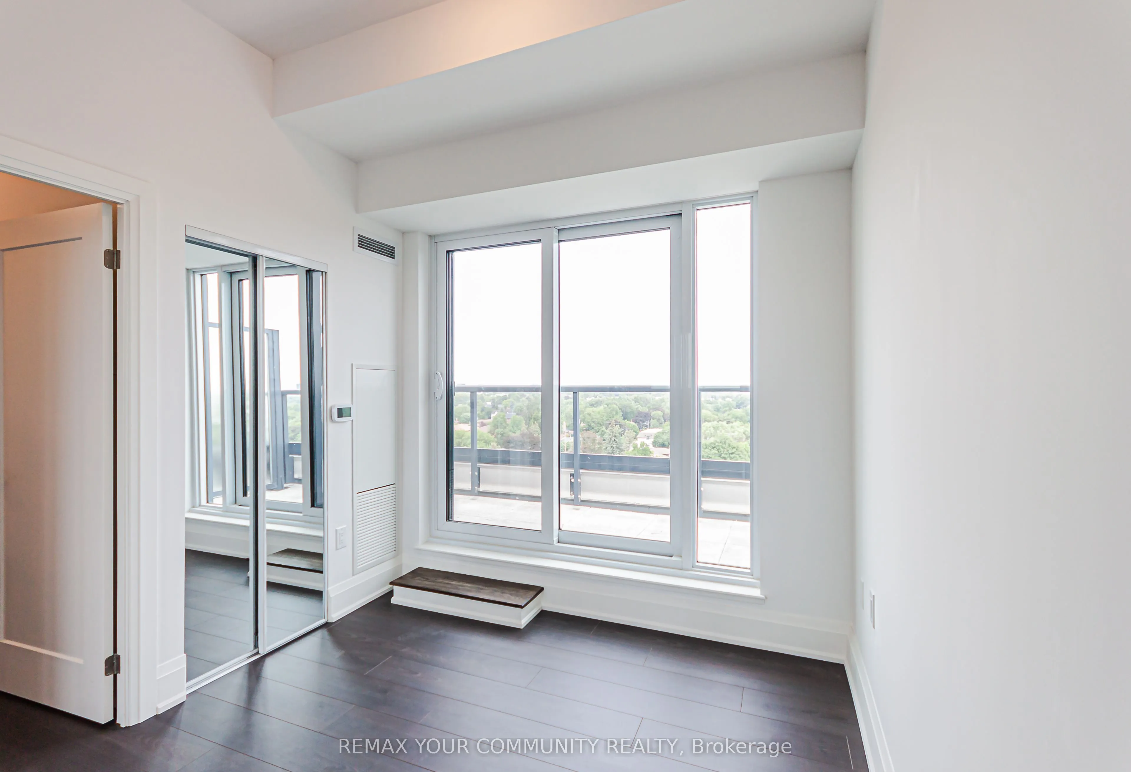 700 Sheppard Avenue W #905