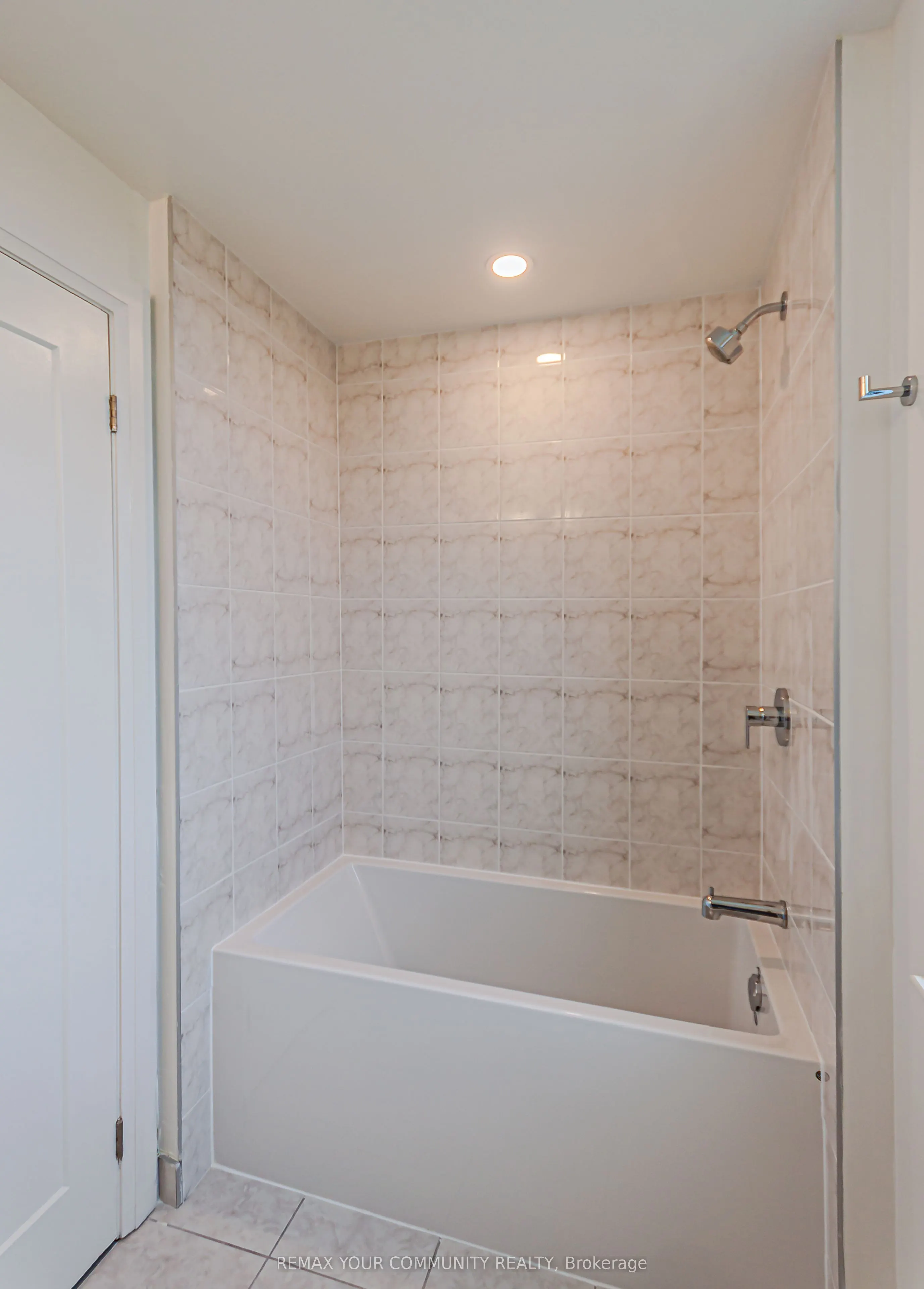 700 Sheppard Avenue W #905