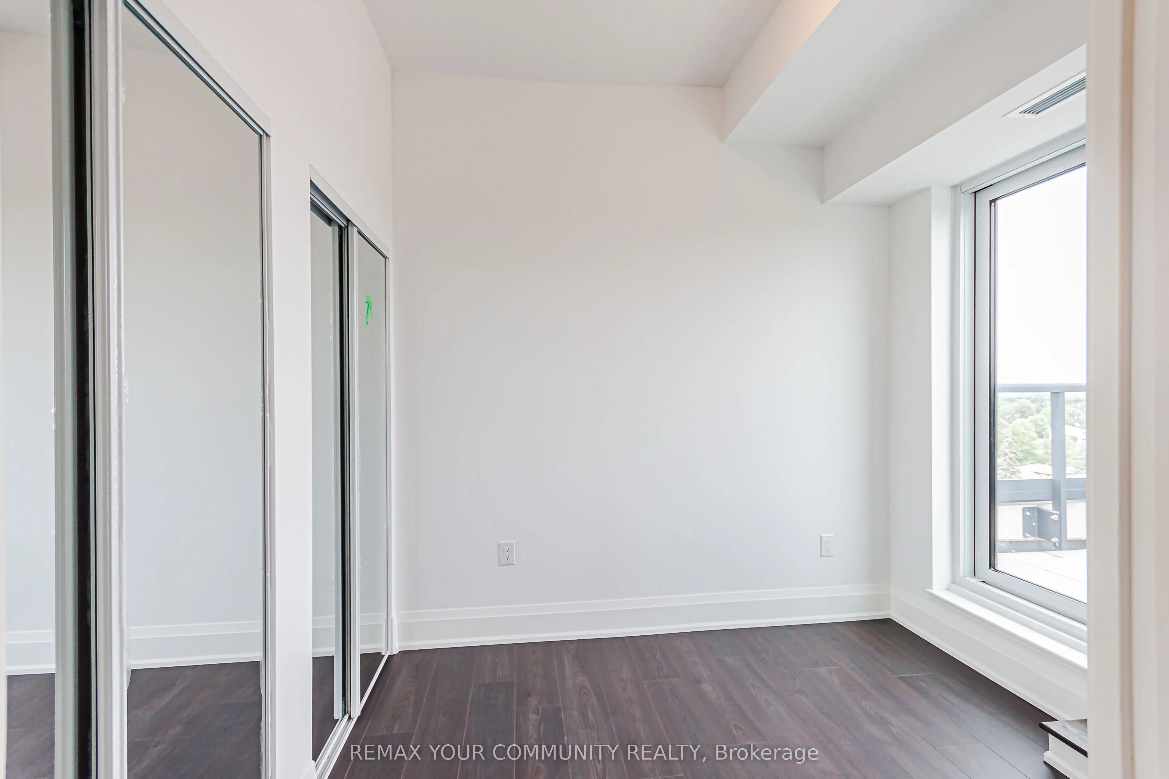 700 Sheppard Avenue W #905
