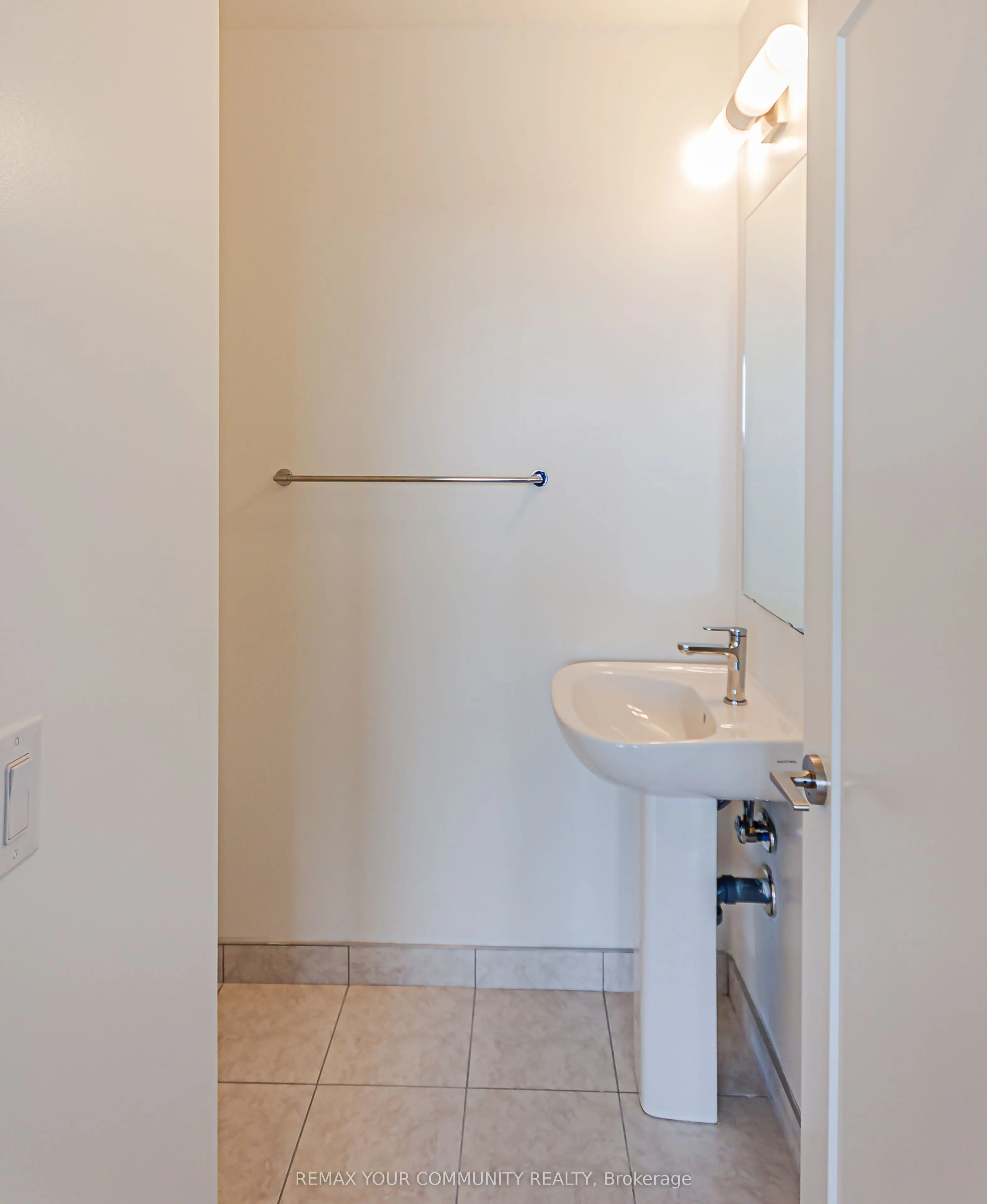 700 Sheppard Avenue W #905