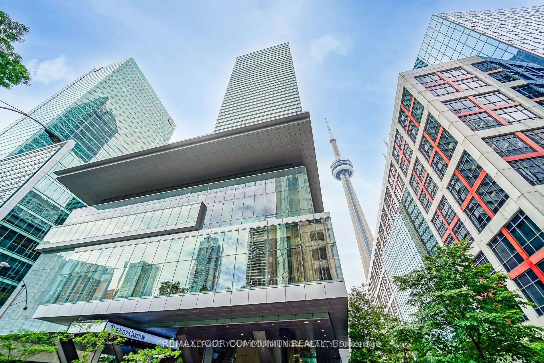 183 Wellington Street W #3903