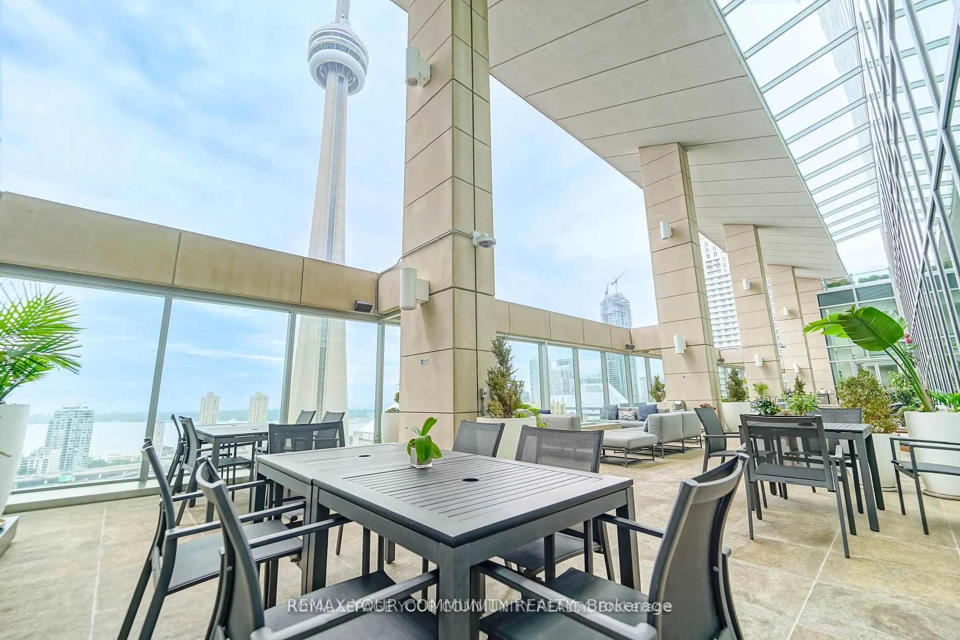 183 Wellington Street W #3903