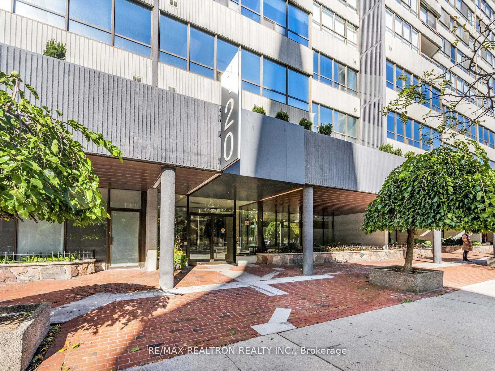 120 Carlton Street #404