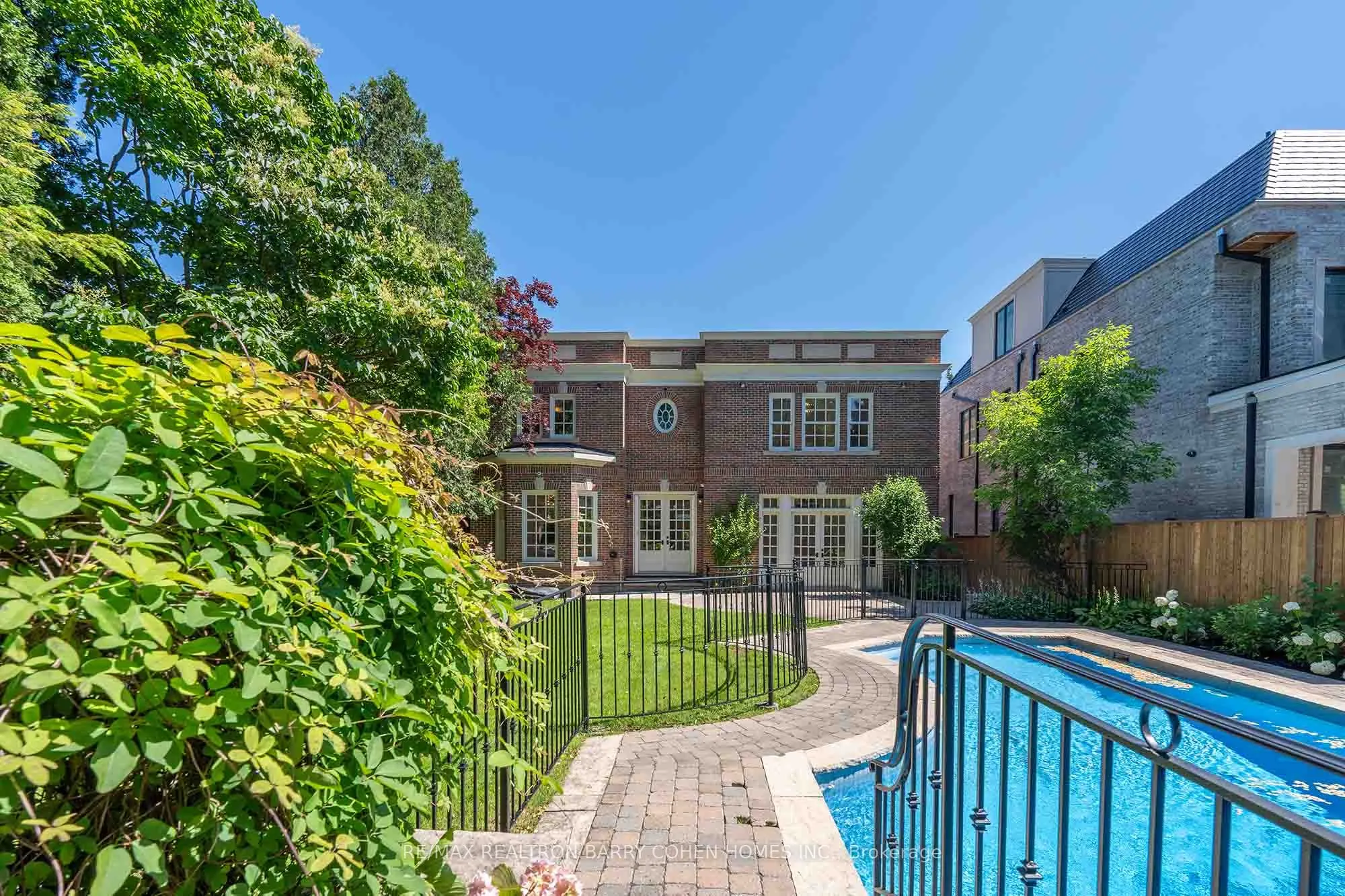 230 Dunvegan Road