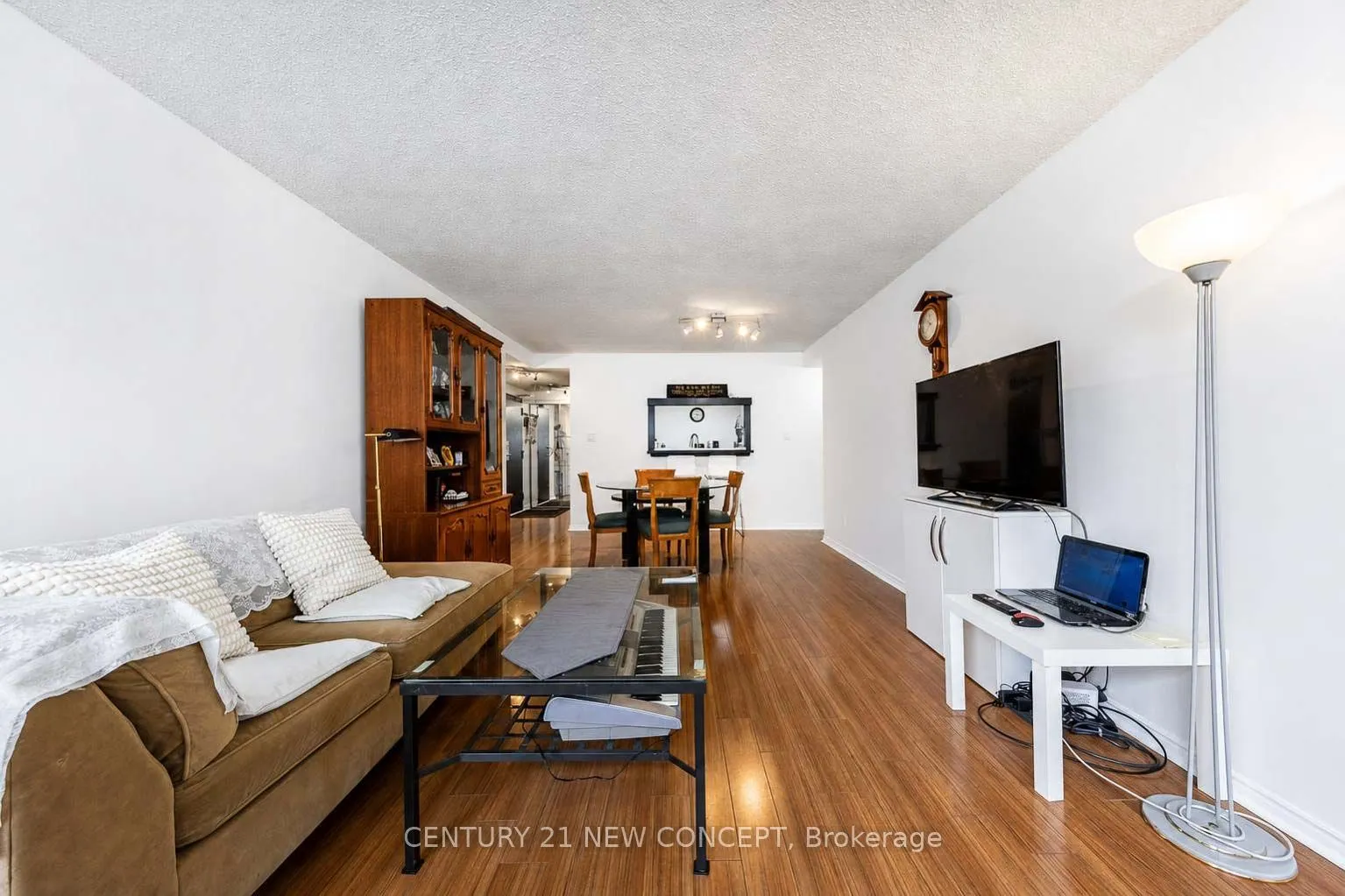 5765 Yonge Street #101
