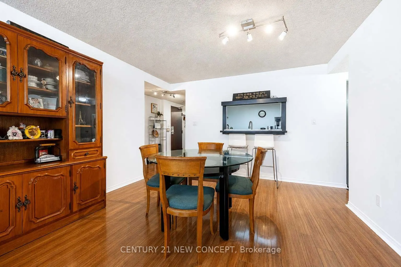 5765 Yonge Street #101