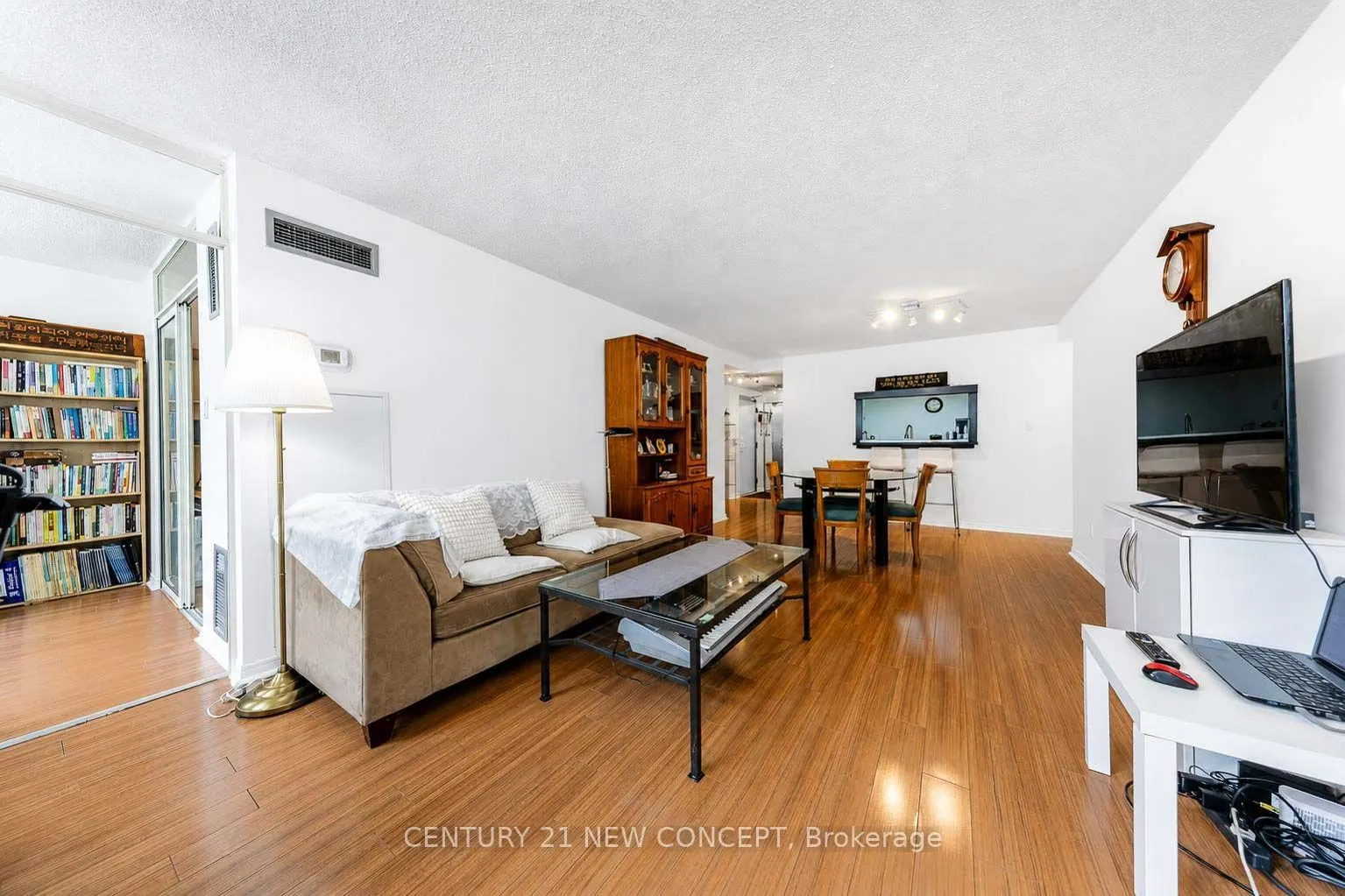 5765 Yonge Street #101