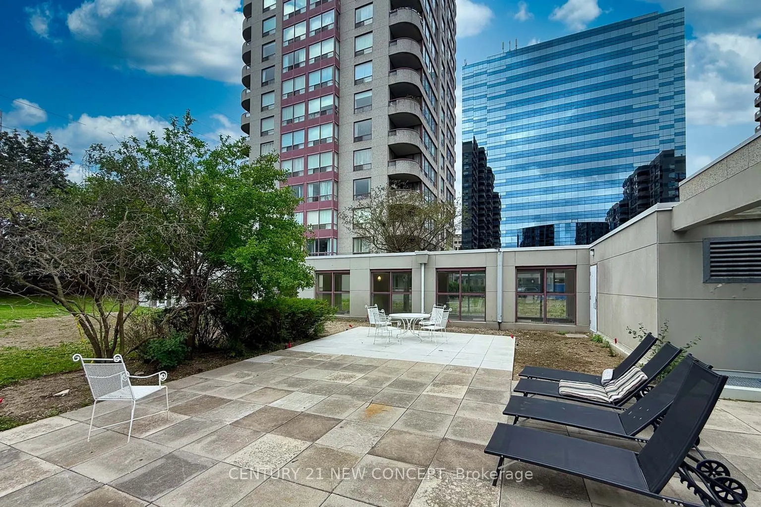5765 Yonge Street #101