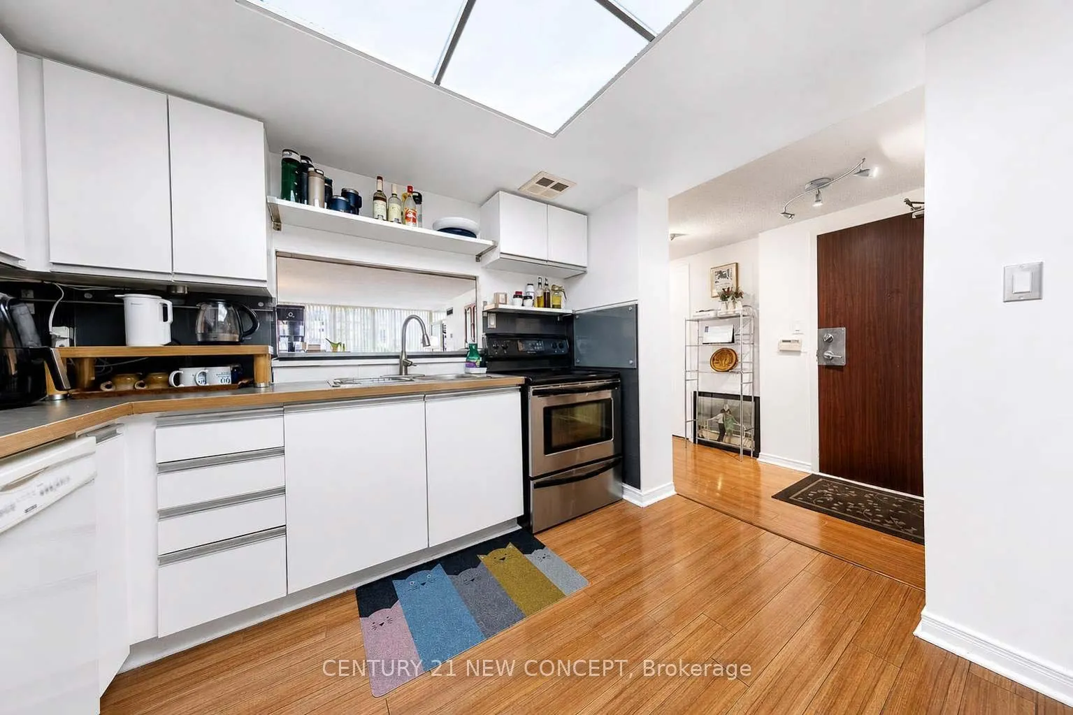 5765 Yonge Street #101