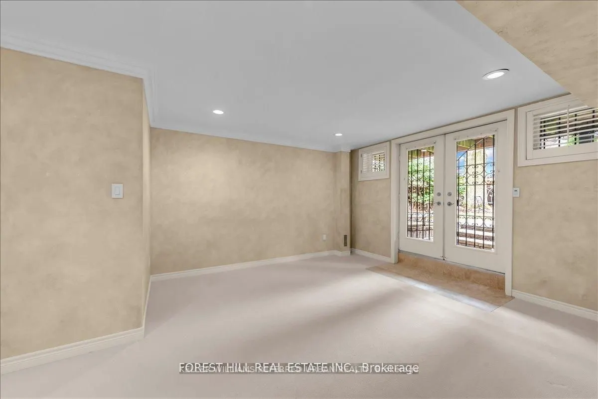 313 Broadway Avenue