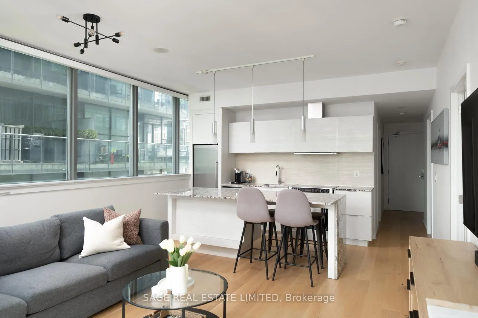 8 Charlotte Street #902