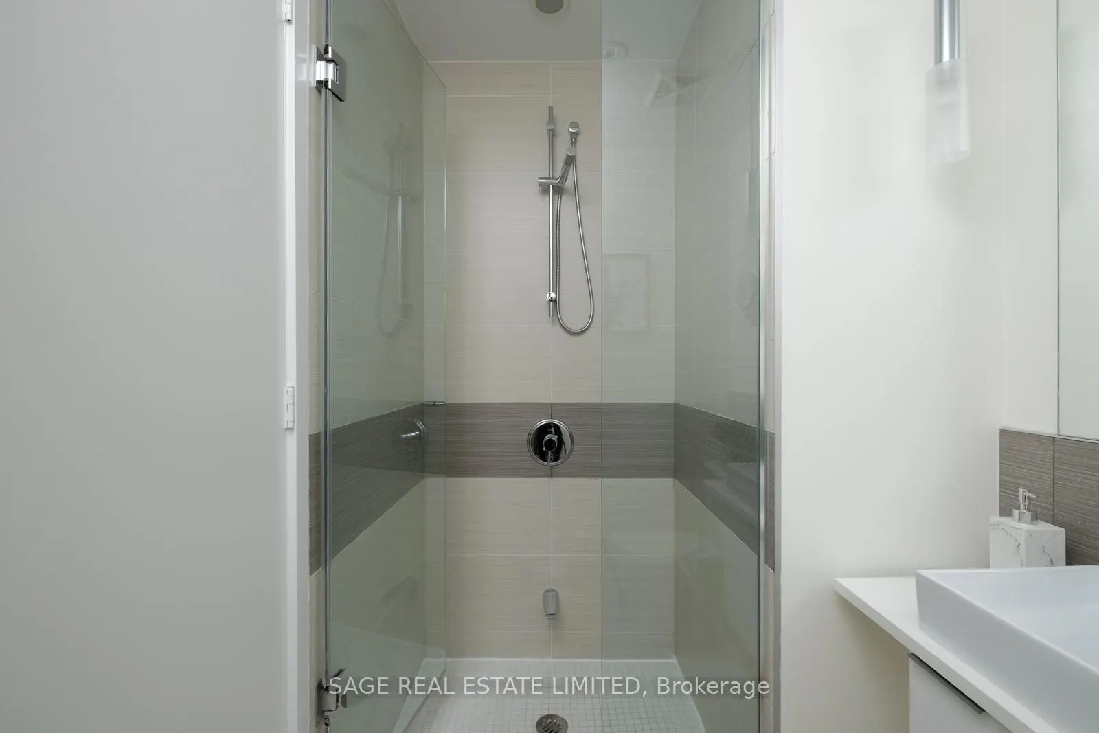 8 Charlotte Street #902