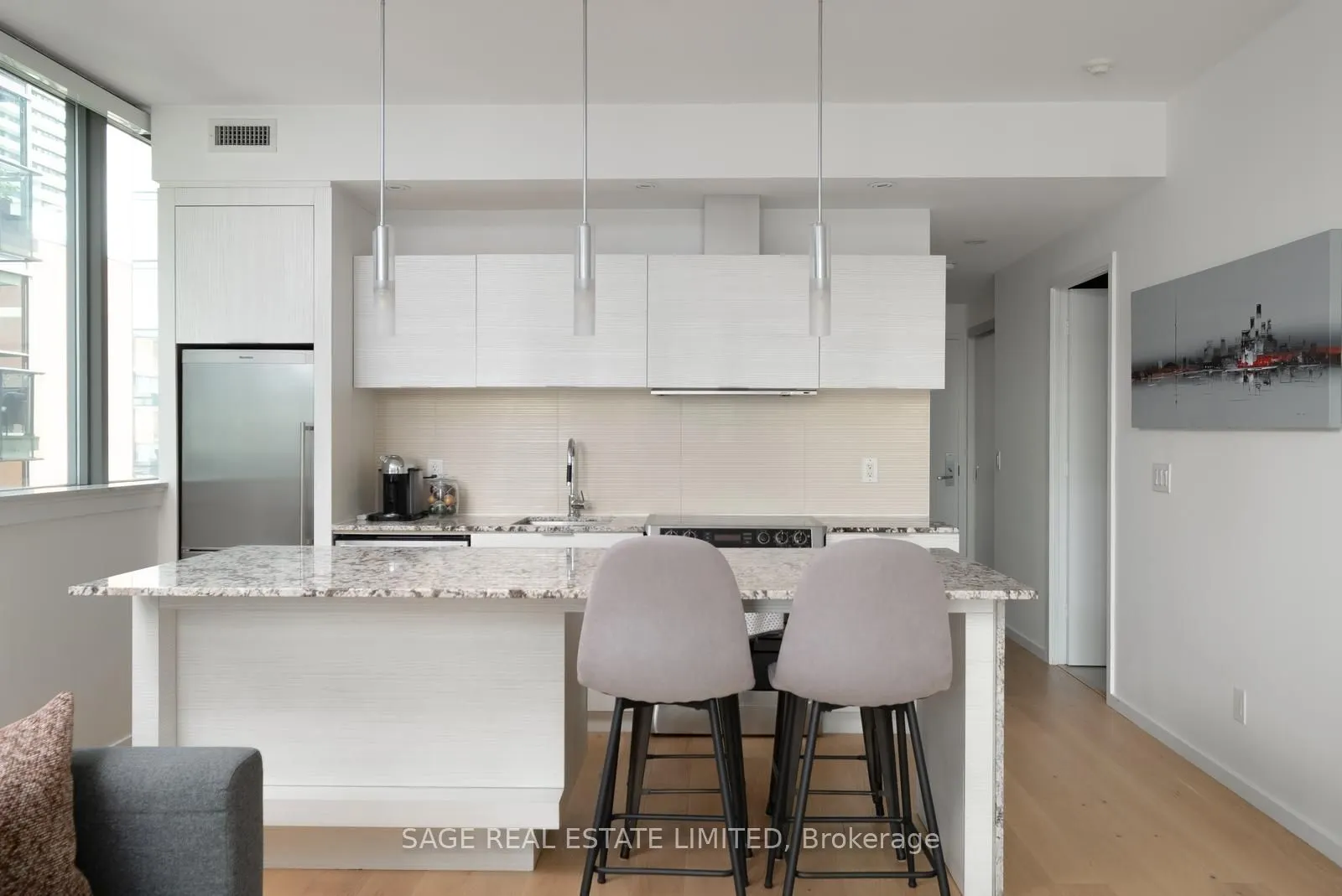 8 Charlotte Street #902