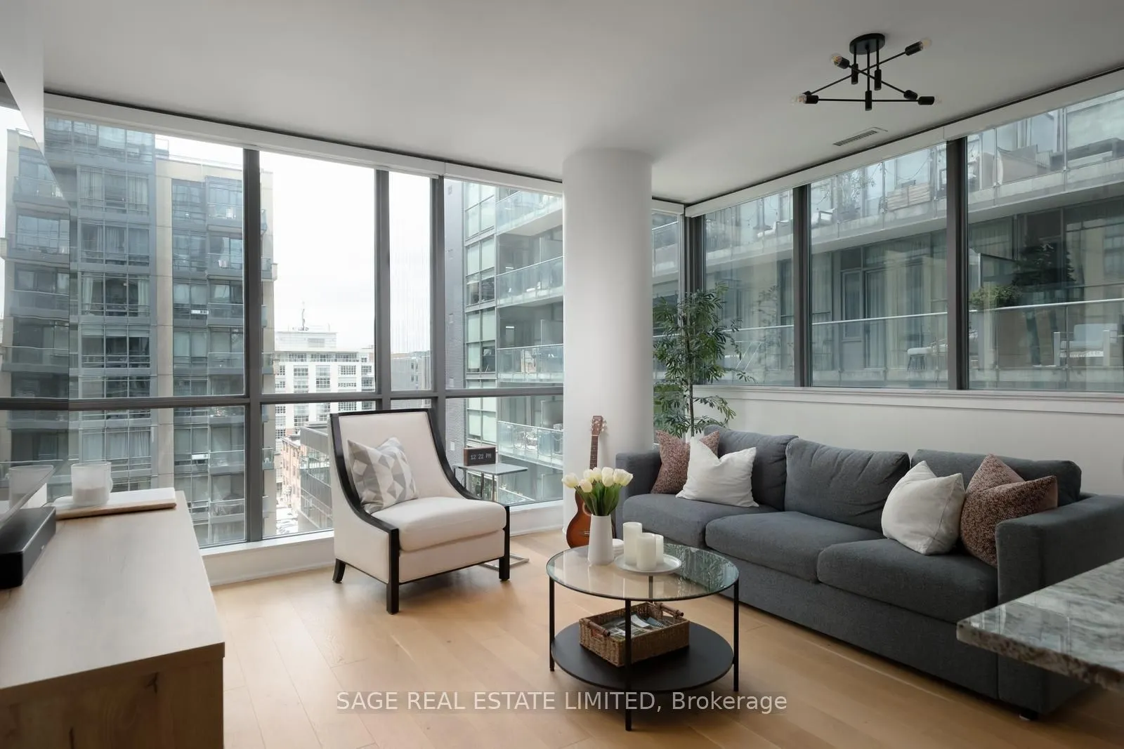 8 Charlotte Street #902