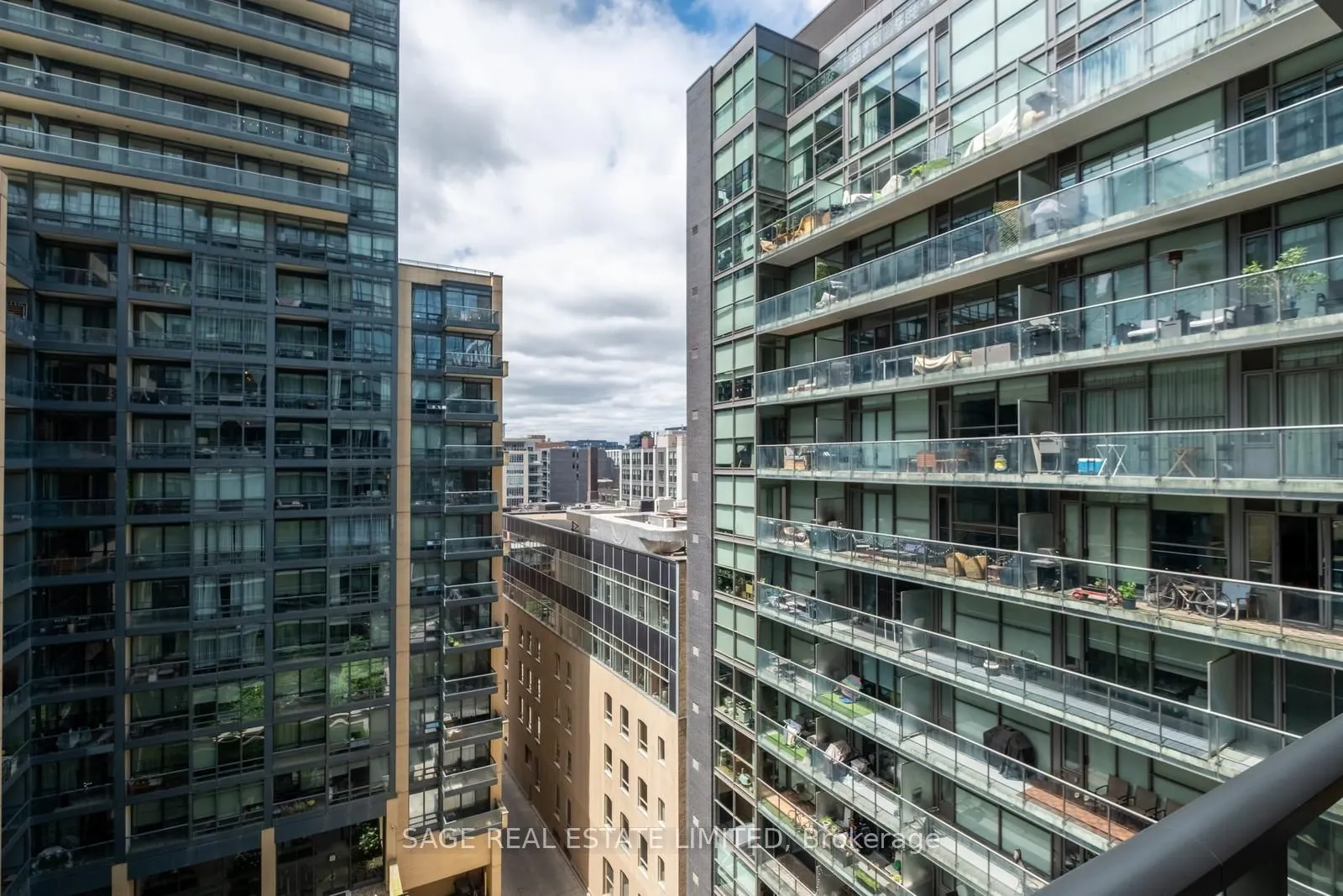 8 Charlotte Street #902