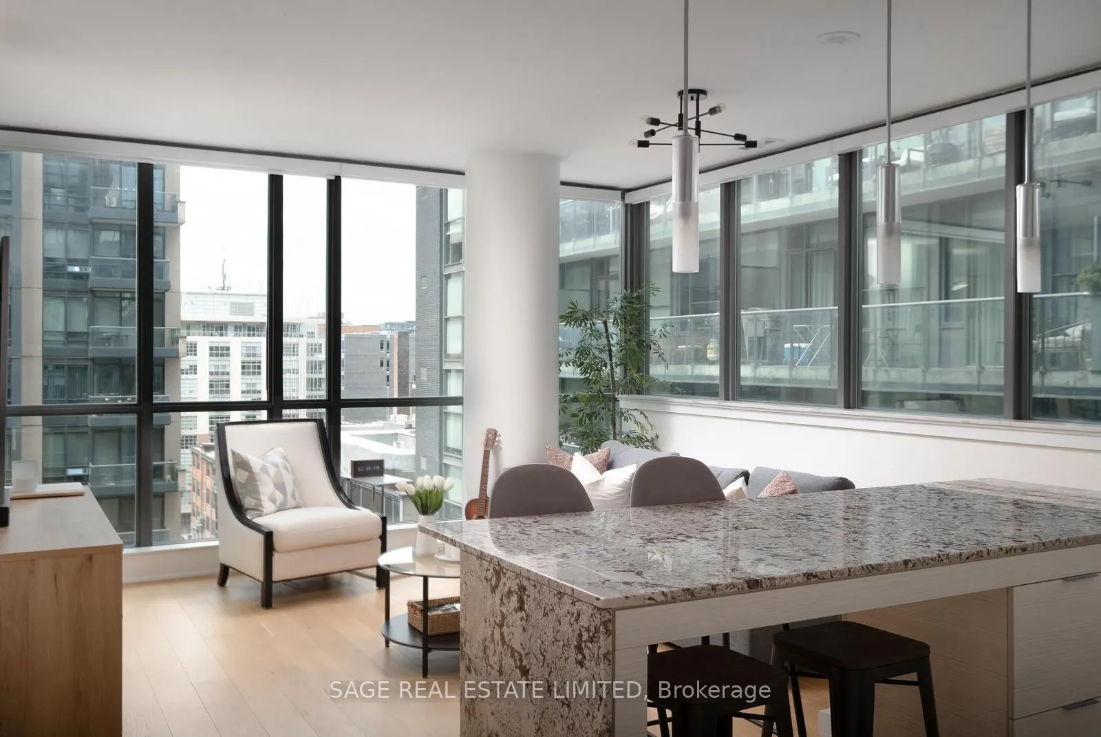 8 Charlotte Street #902