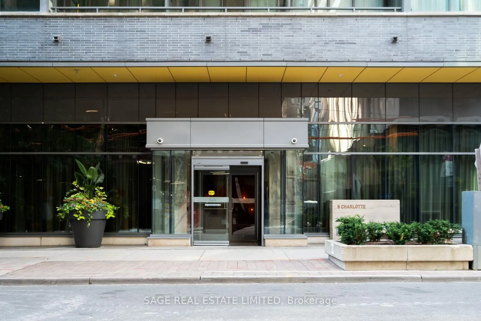 8 Charlotte Street #902