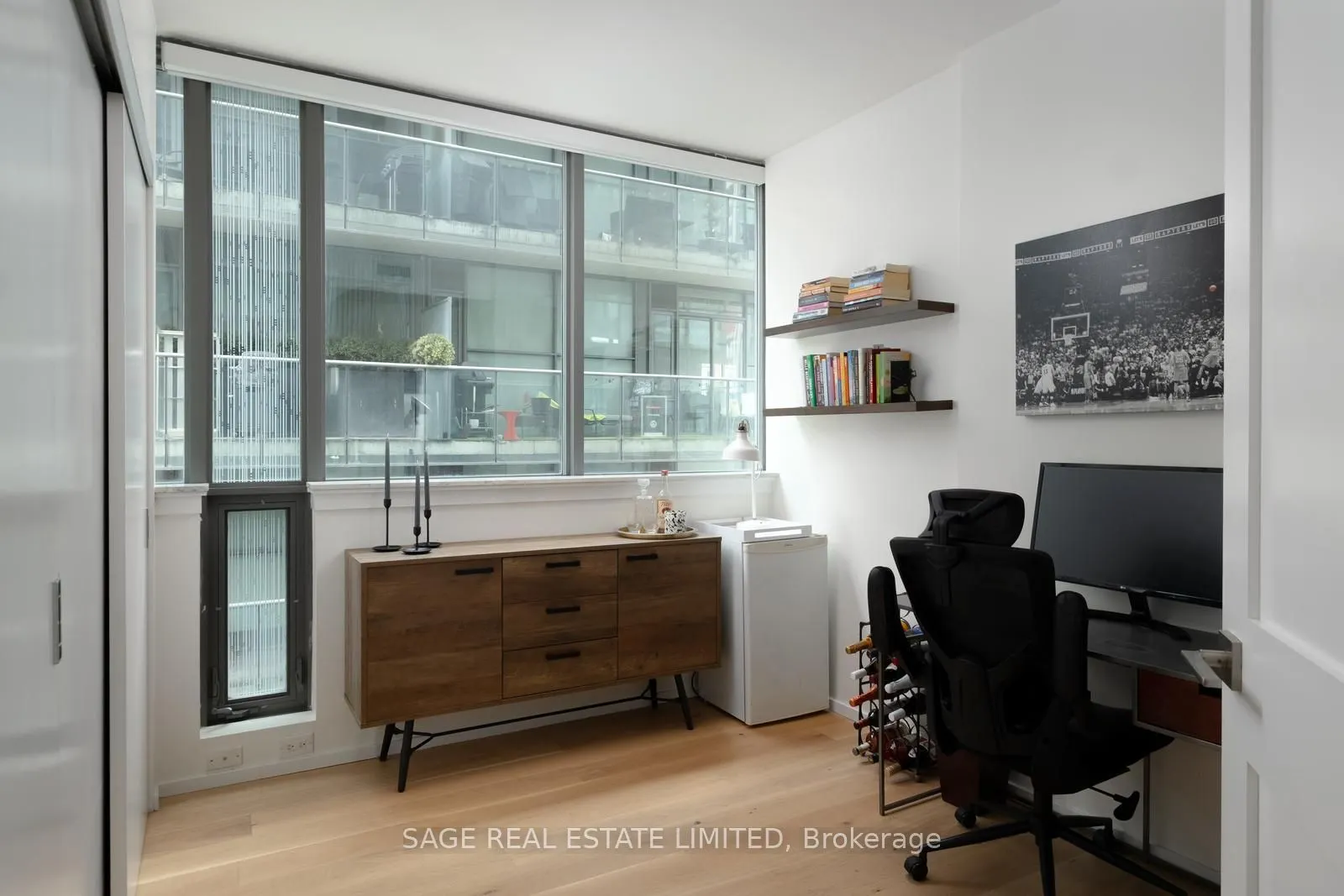 8 Charlotte Street #902