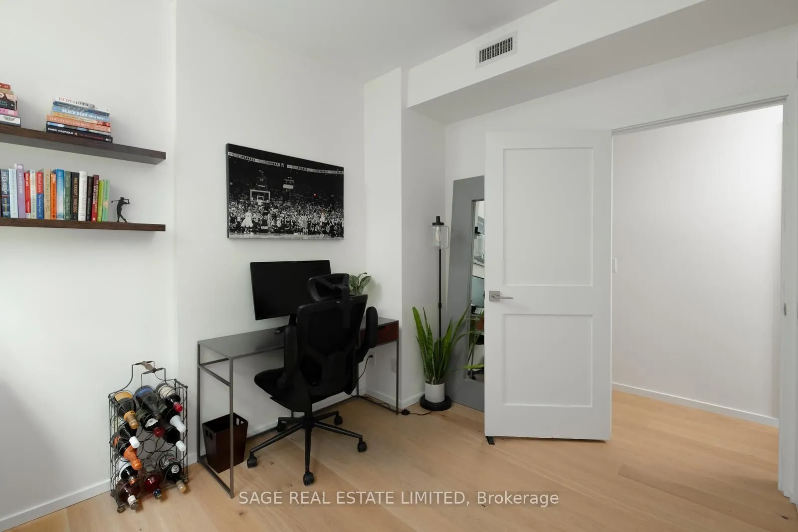 8 Charlotte Street #902