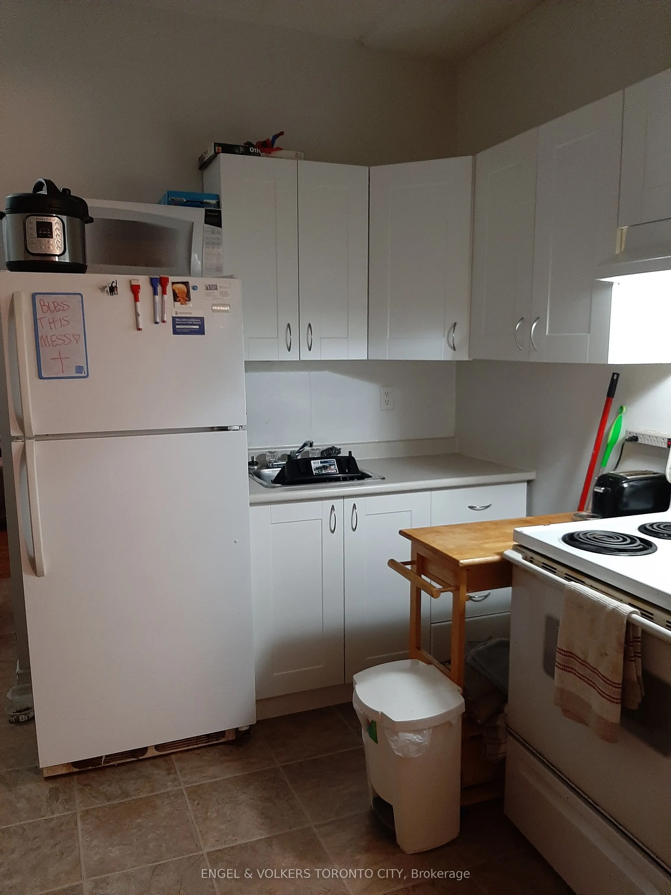 1242 College Street #3
