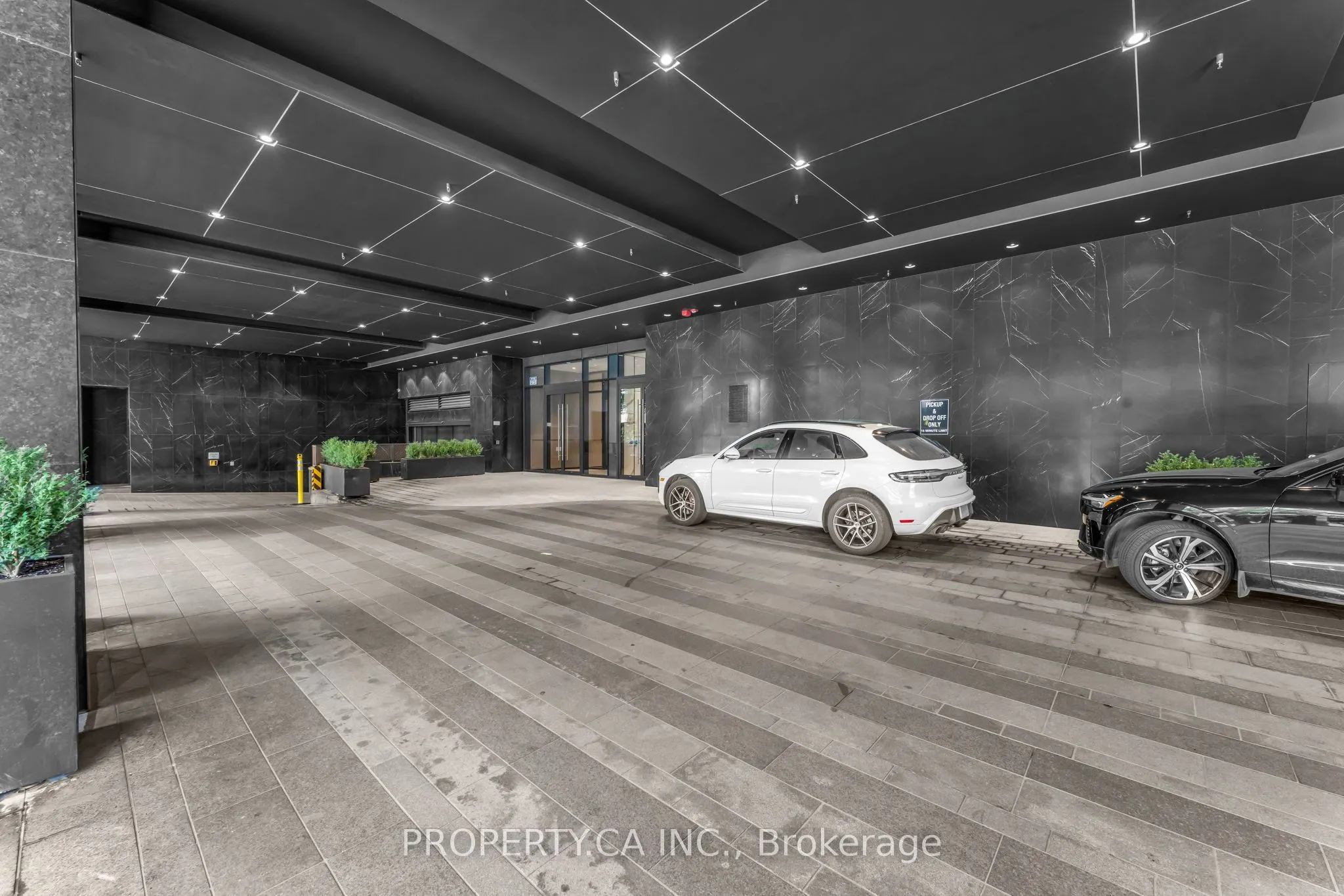 488 University Avenue #3002
