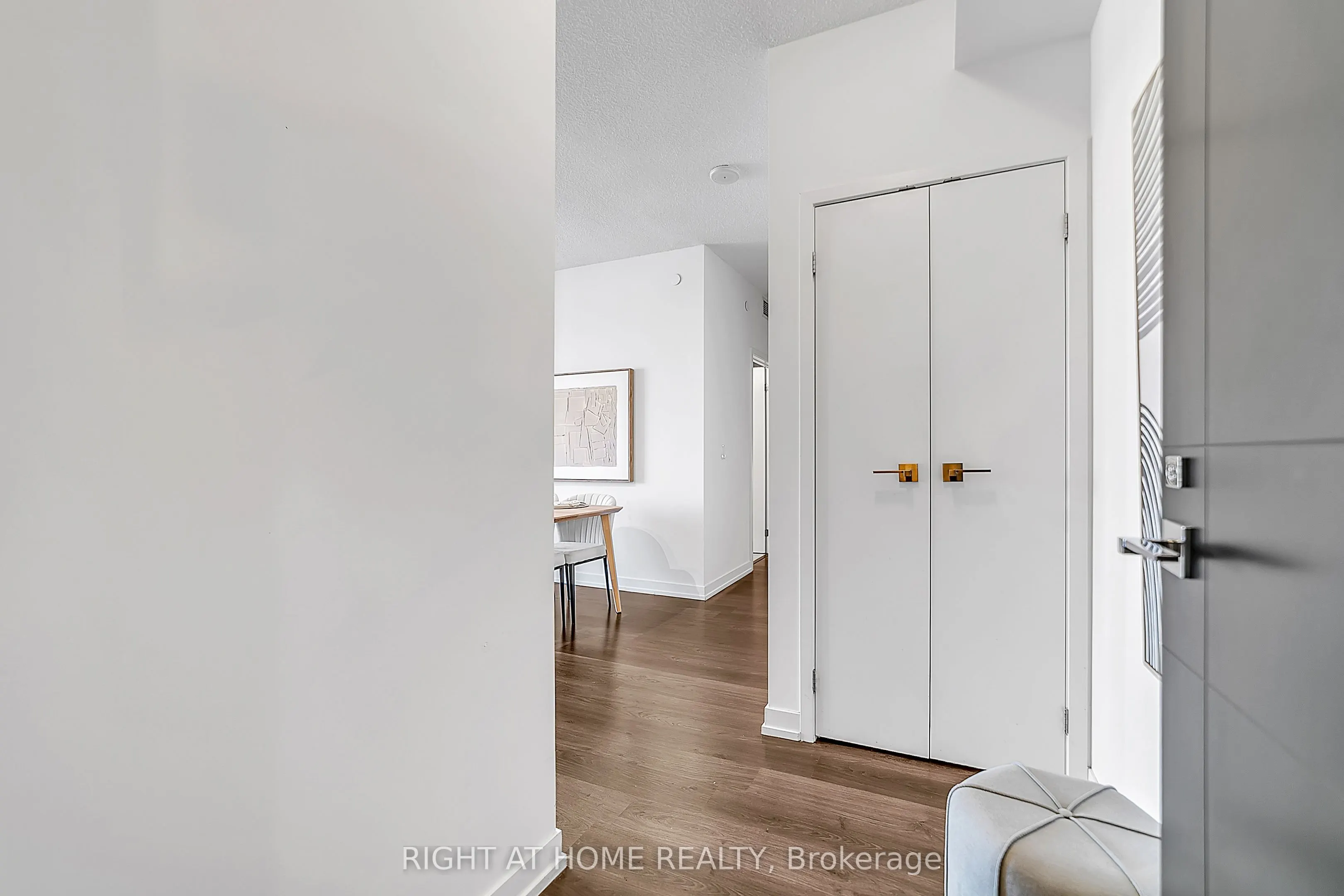 98 Lillian Street ## 916