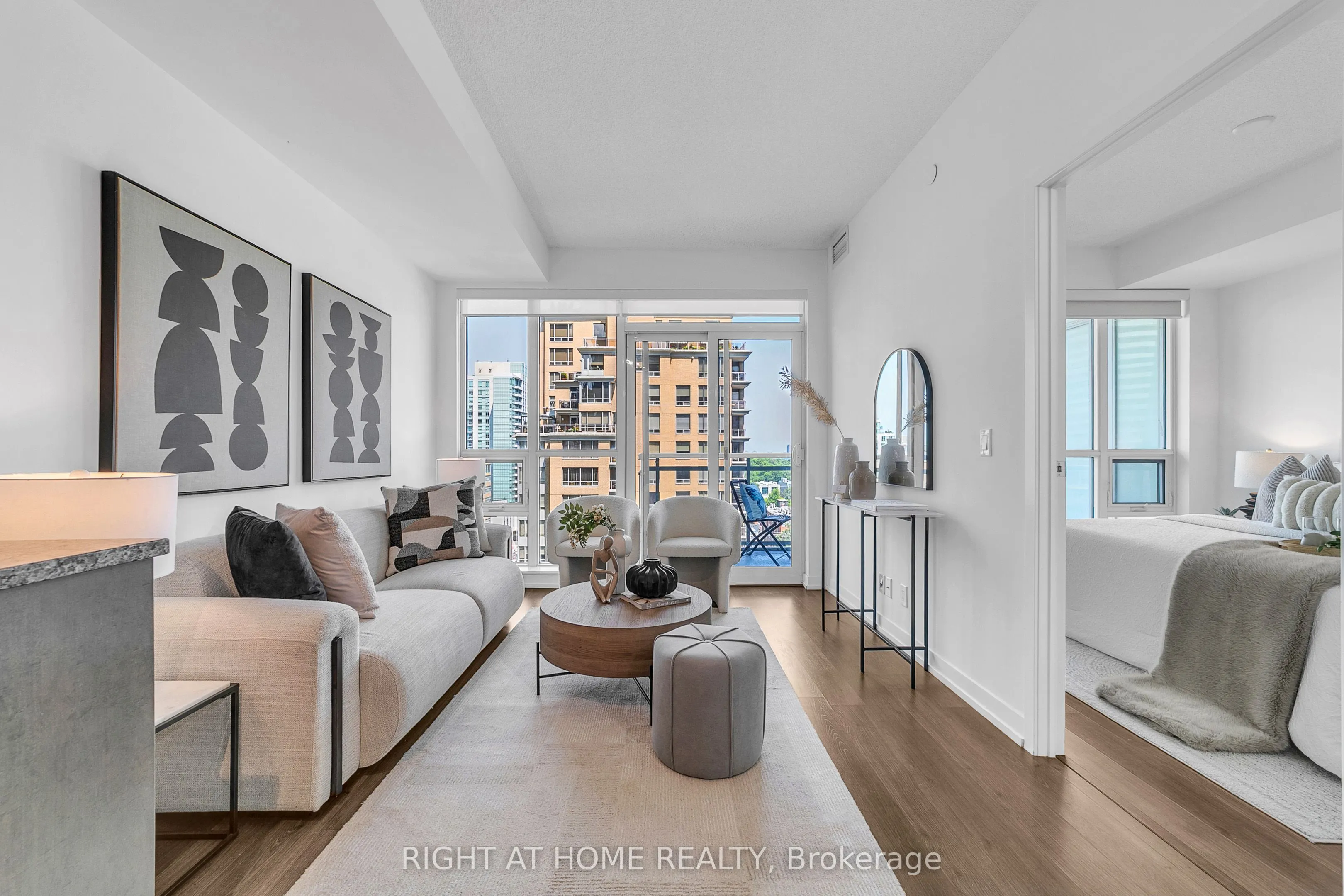 98 Lillian Street ## 916