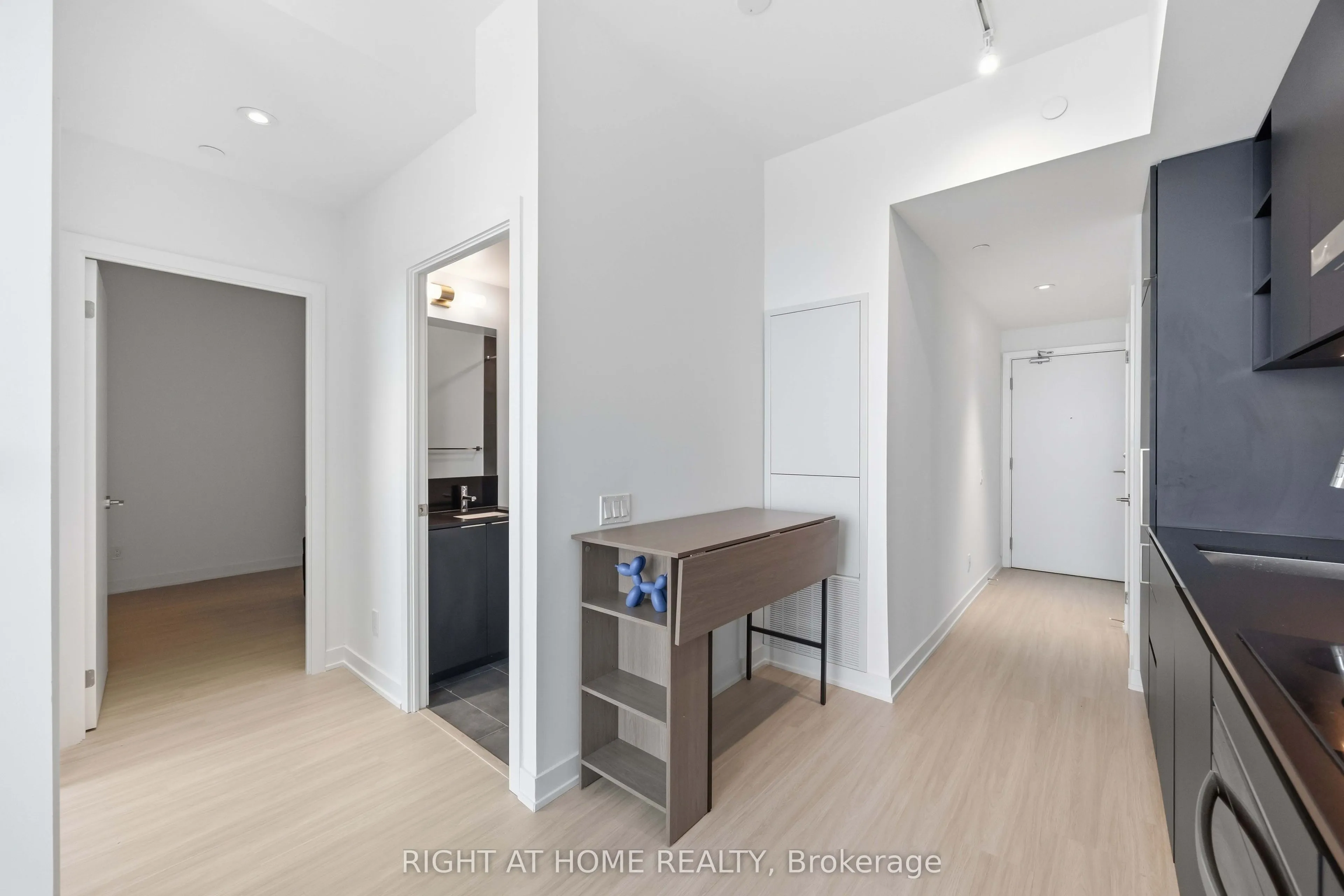 8 WELLESLEY Street W #5110