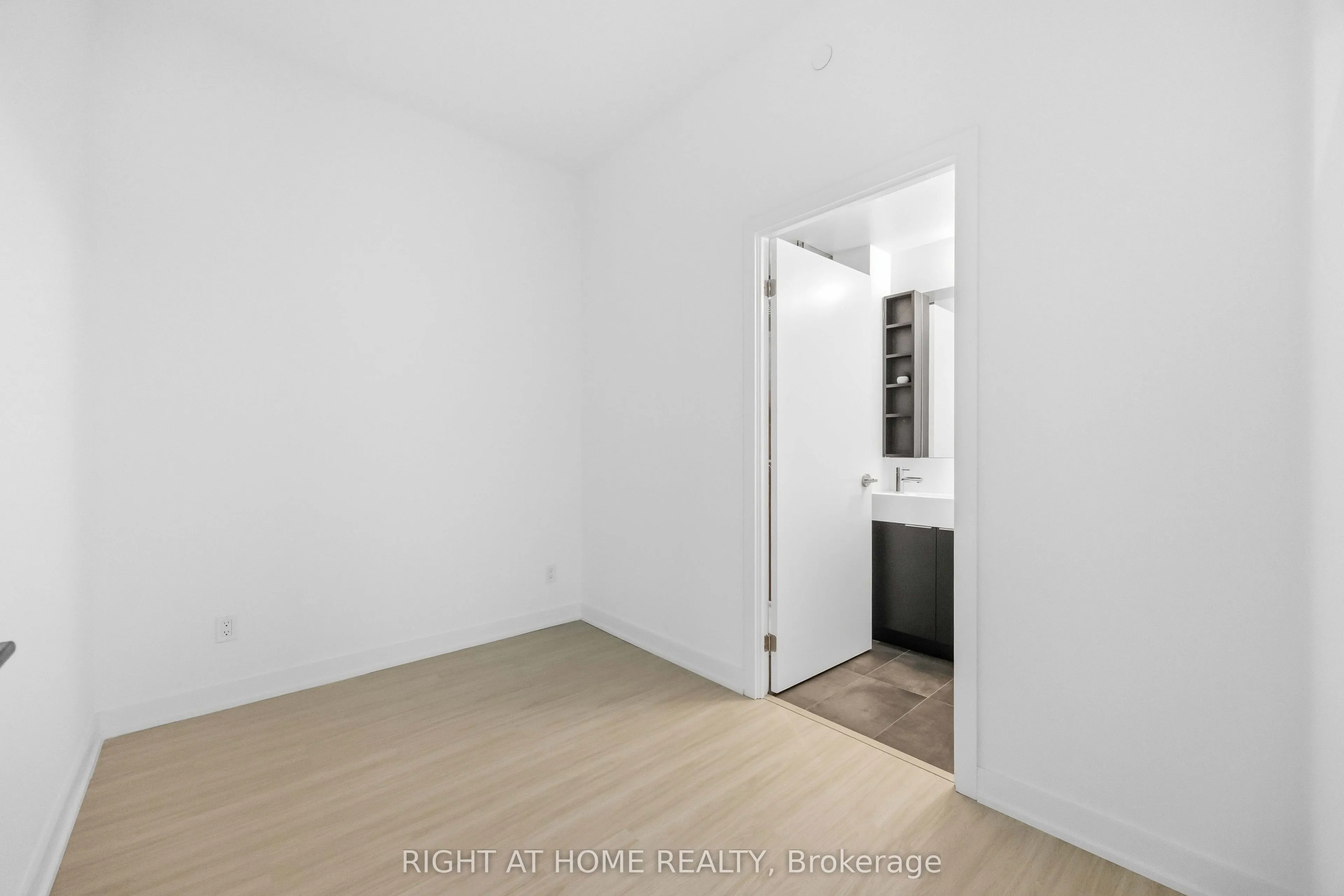 8 WELLESLEY Street W #5110