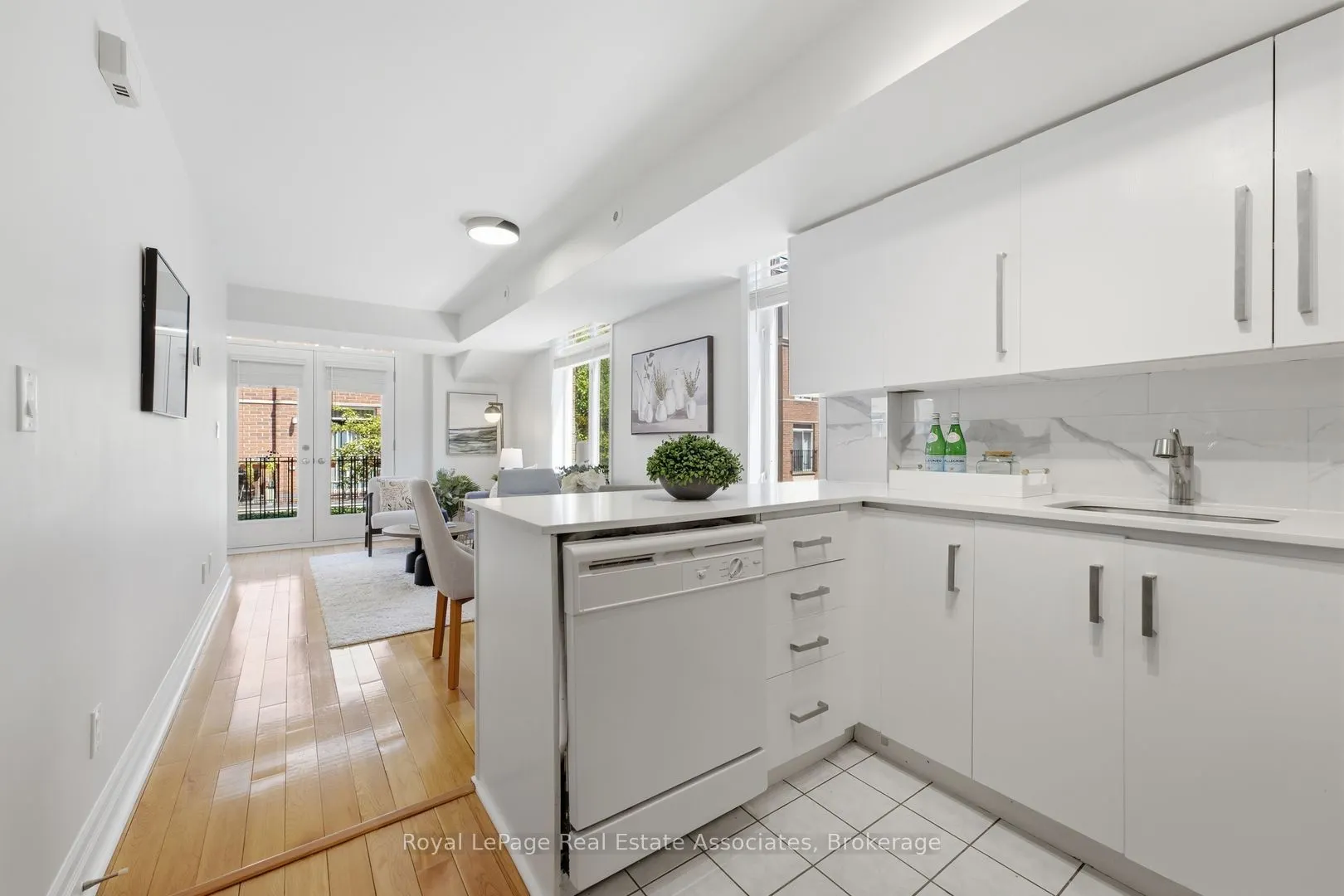 415 Jarvis Street #206