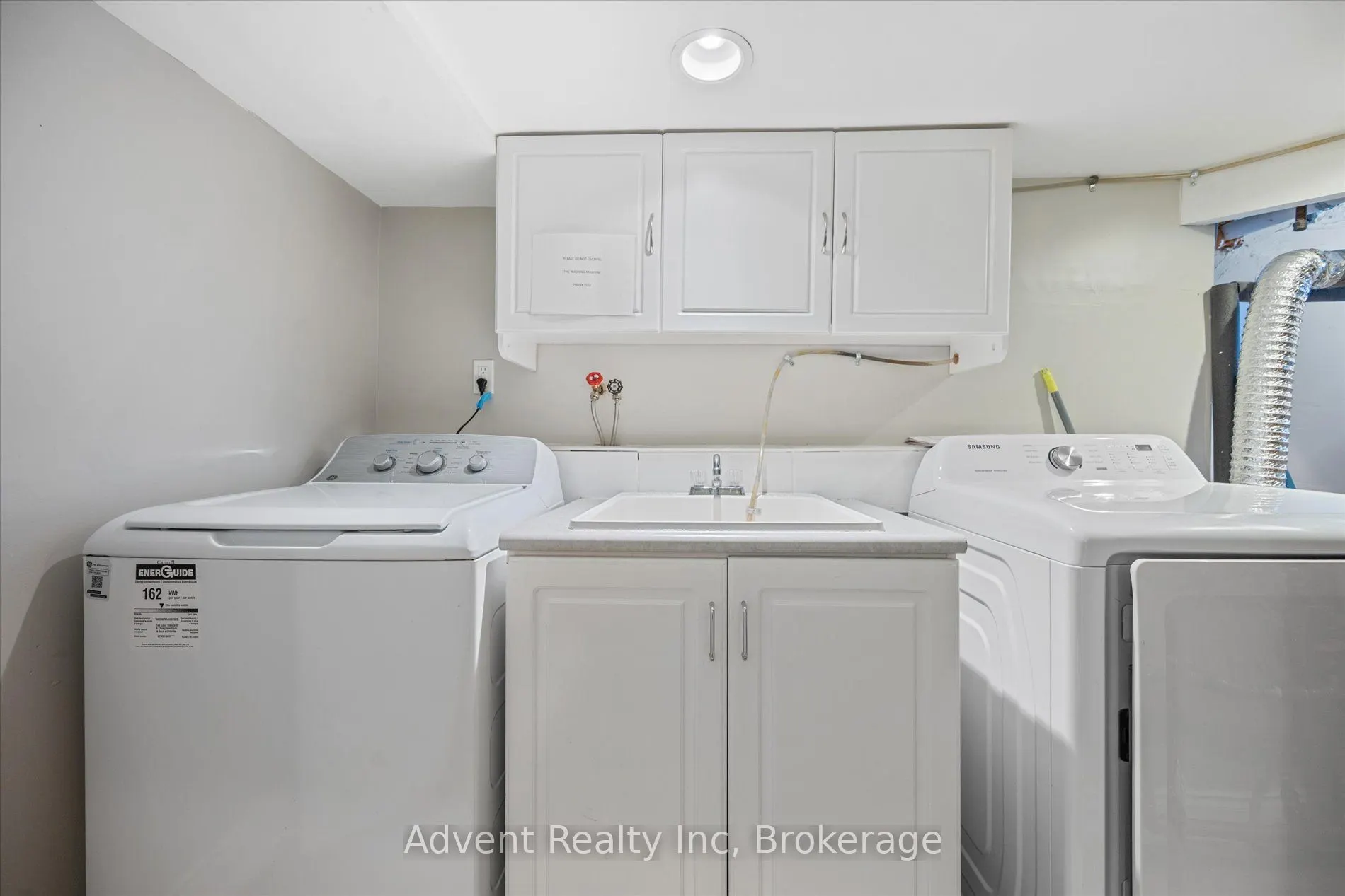63 Burnaby Boulevard #MAIN FLOOR